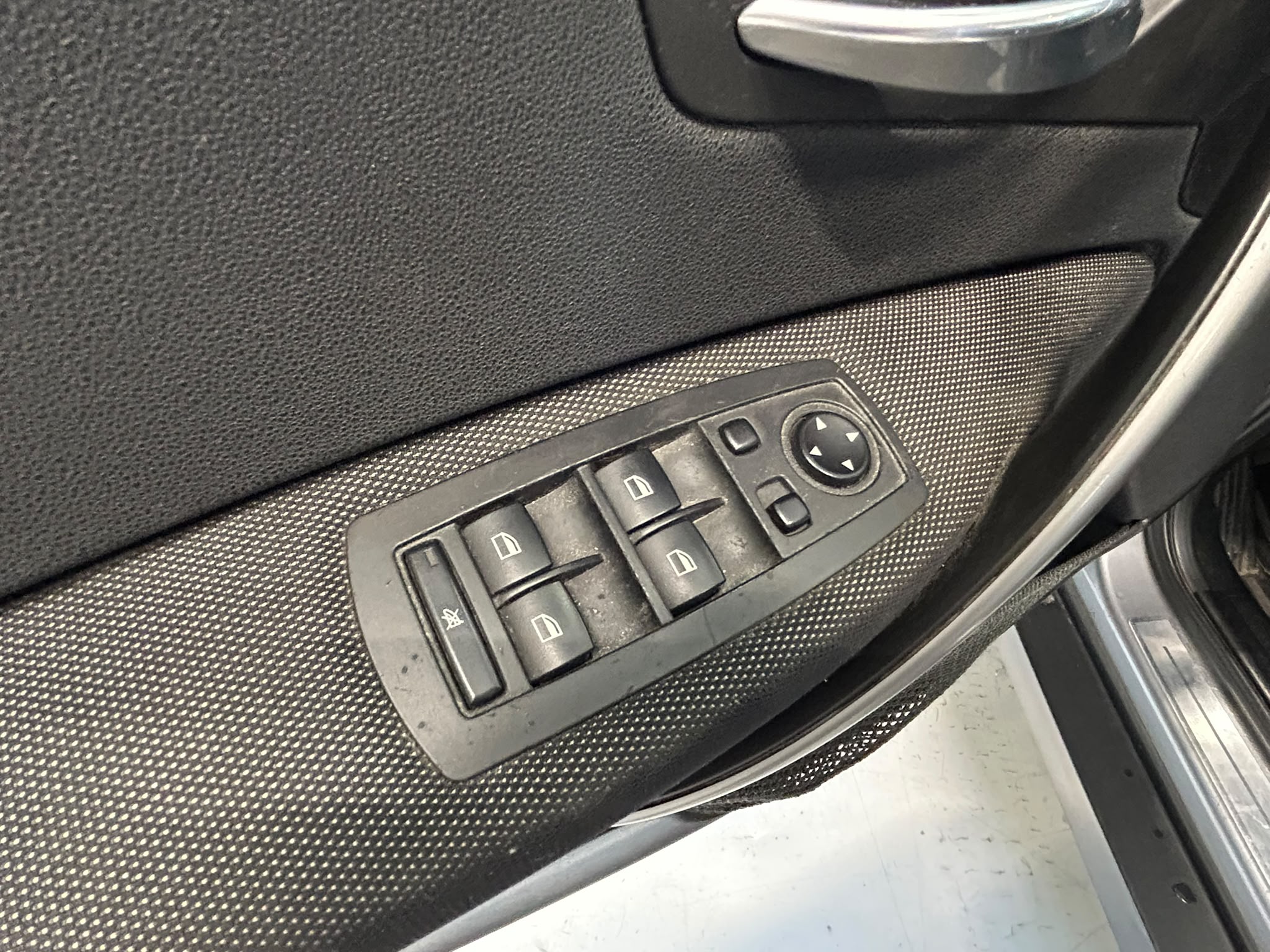 
								BMW X3 (E83) 3.0 i xDrive full									