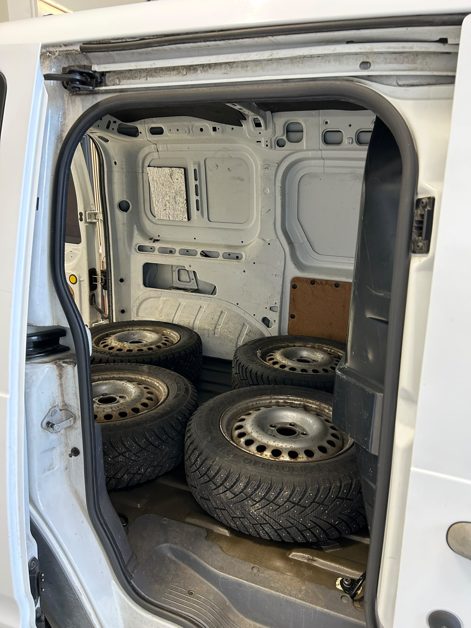 
								Ford Transit Connect T200 1.8 TDCi 75hv full									