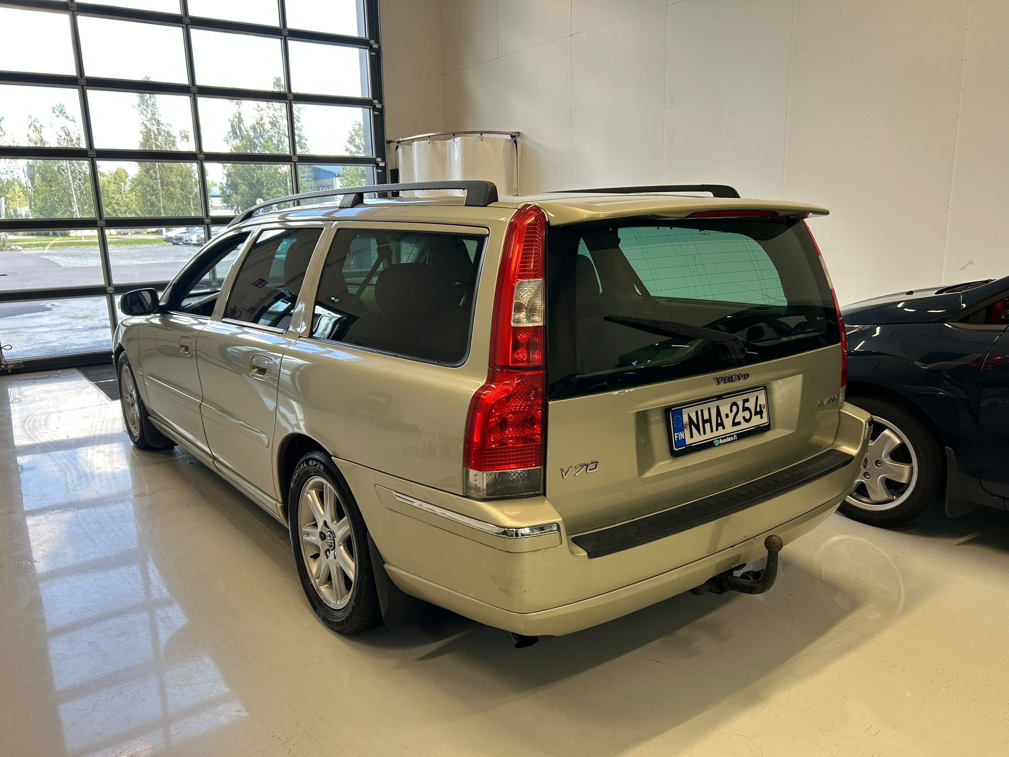 
								Volvo V70 2,4D Classic aut 7hlö full									