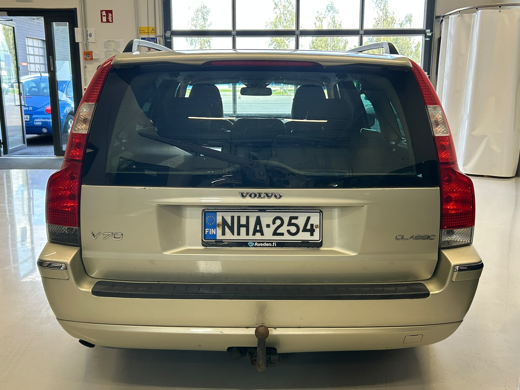 
								Volvo V70 2,4D Classic aut 7hlö full									
