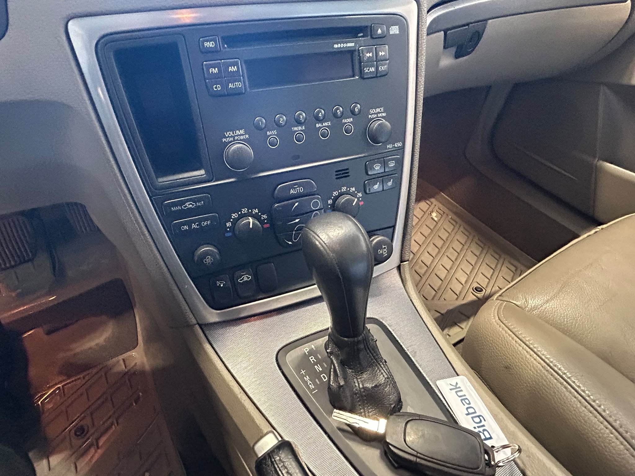 
								Volvo V70 2,4D Classic aut 7hlö full									