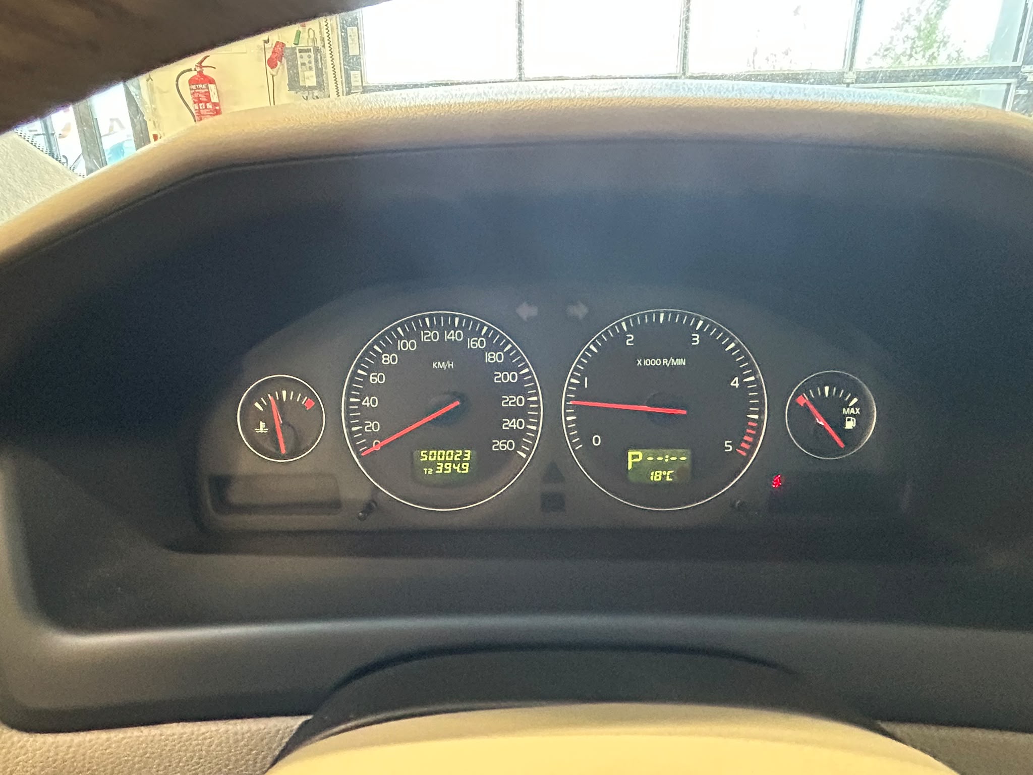 
								Volvo V70 2,4D Classic aut 7hlö full									