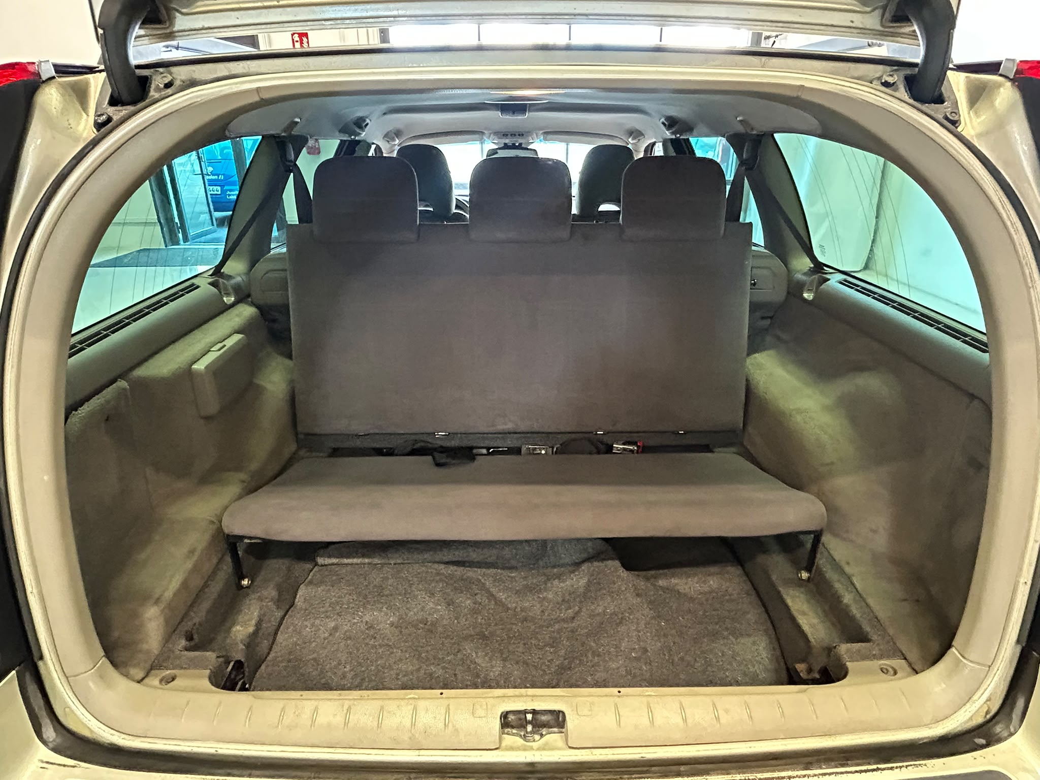 
								Volvo V70 2,4D Classic aut 7hlö full									