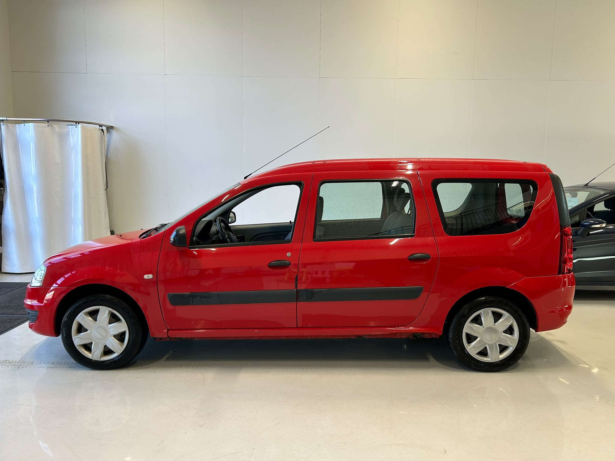 
								Dacia Logan MCV 1,6 16V Hi-Flex 5p Ambiance full									