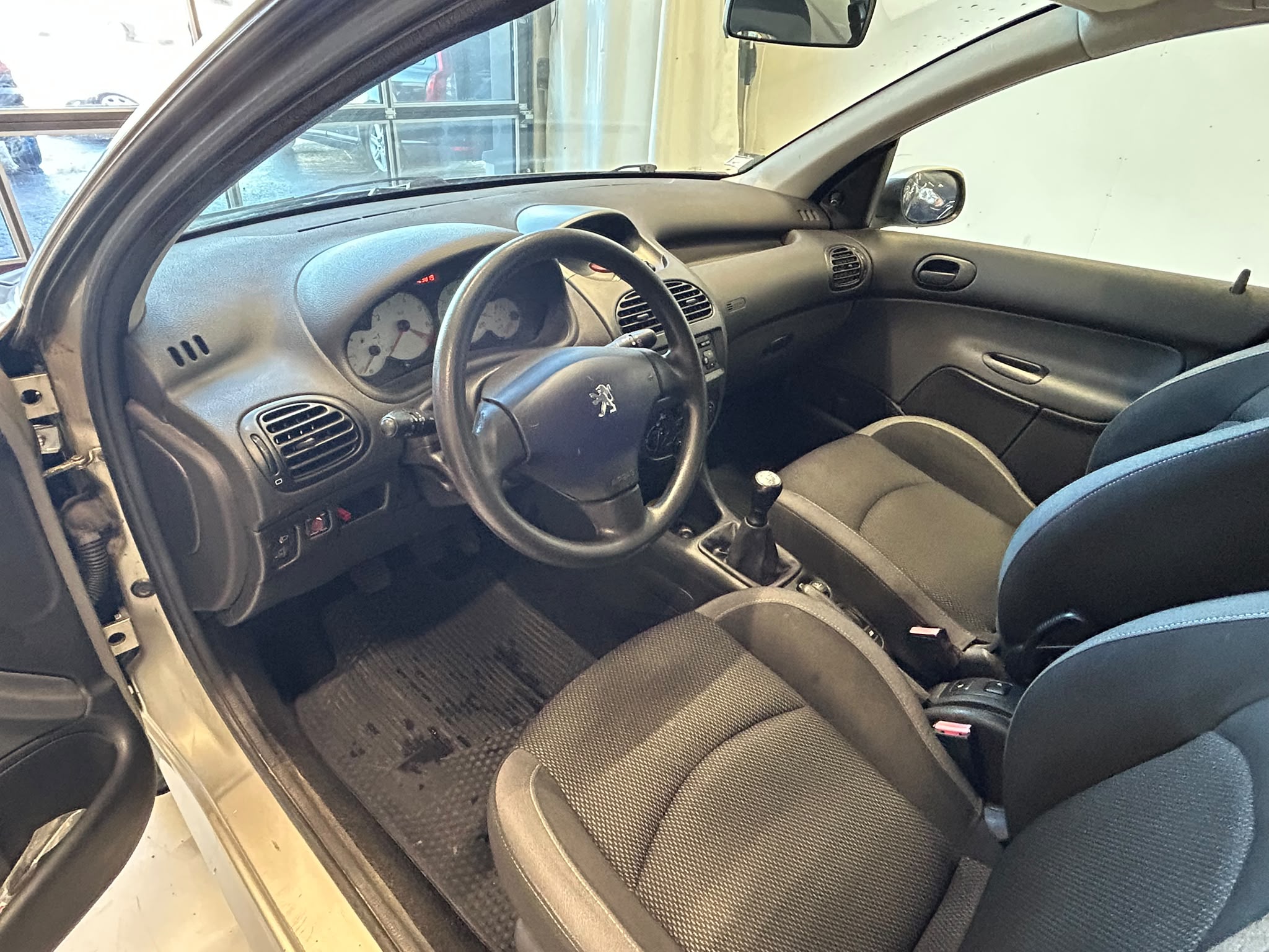
								Peugeot 206 1,4 Trendy 5ov SW full									