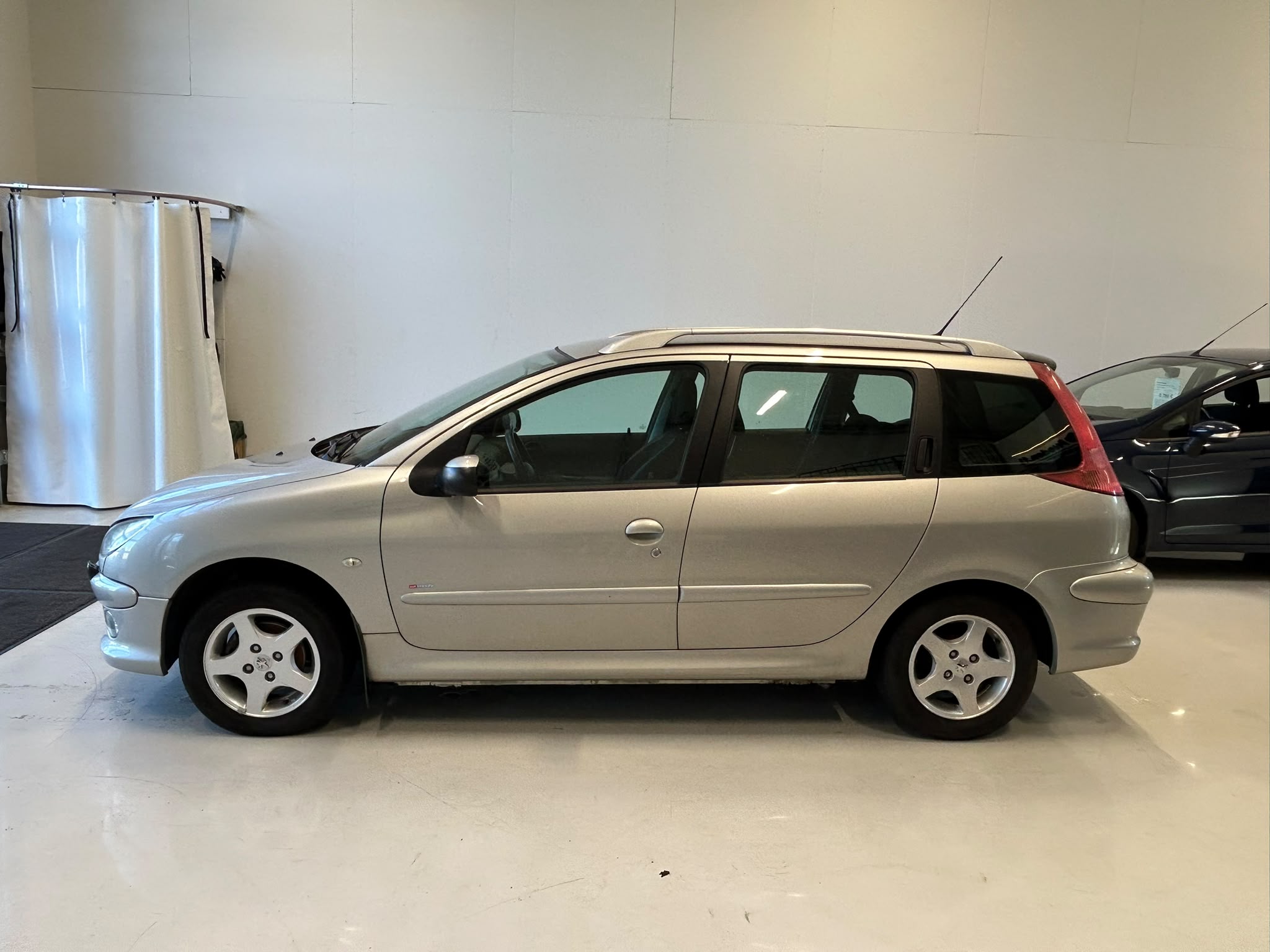 
								Peugeot 206 1,4 Trendy 5ov SW full									