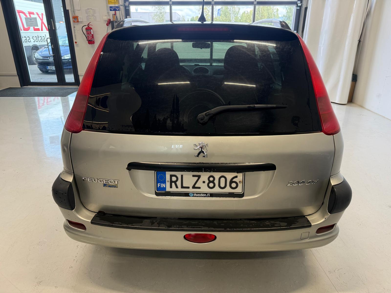 
								Peugeot 206 1,4 SE SW full									