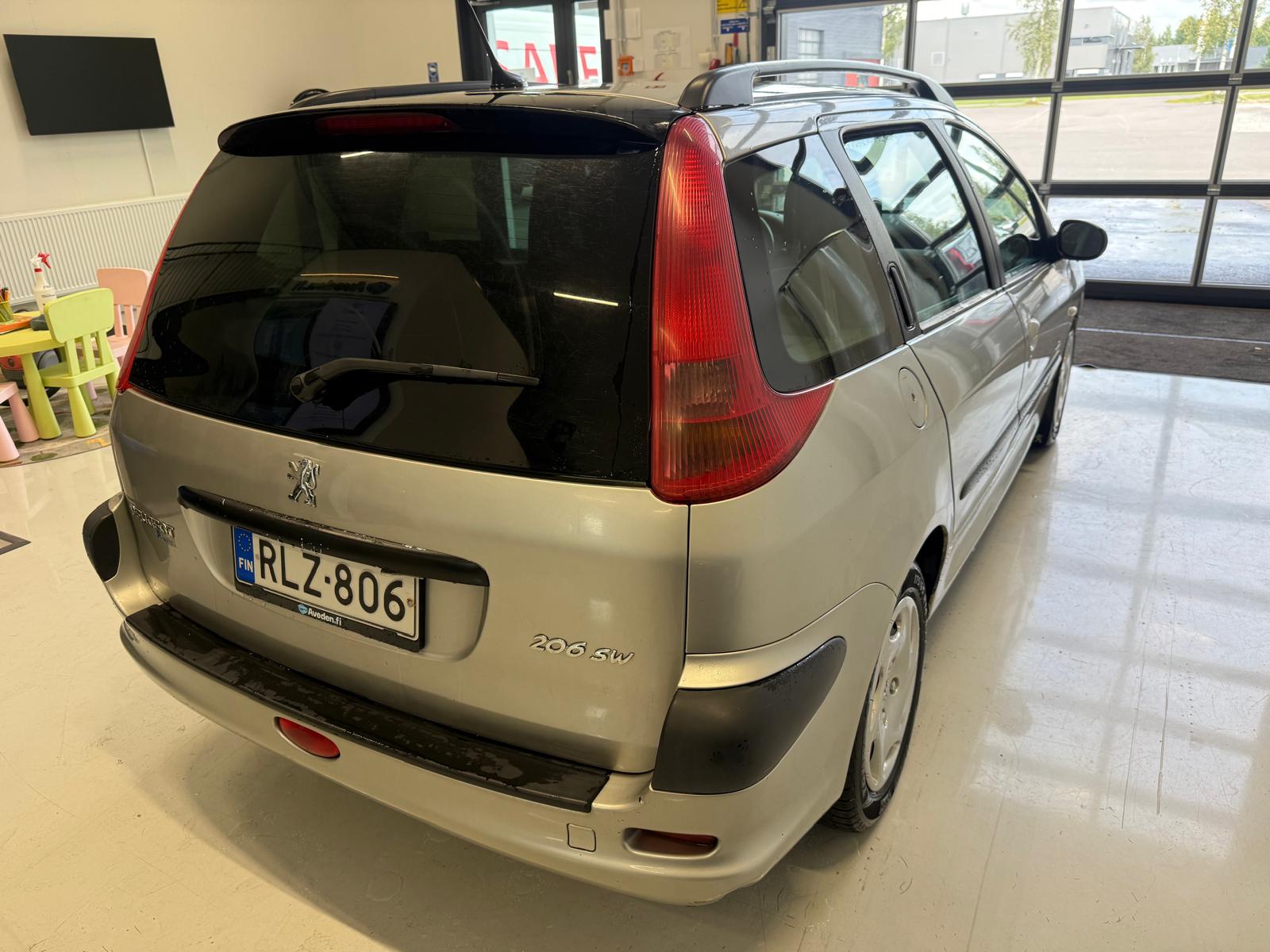 
								Peugeot 206 1,4 SE SW full									