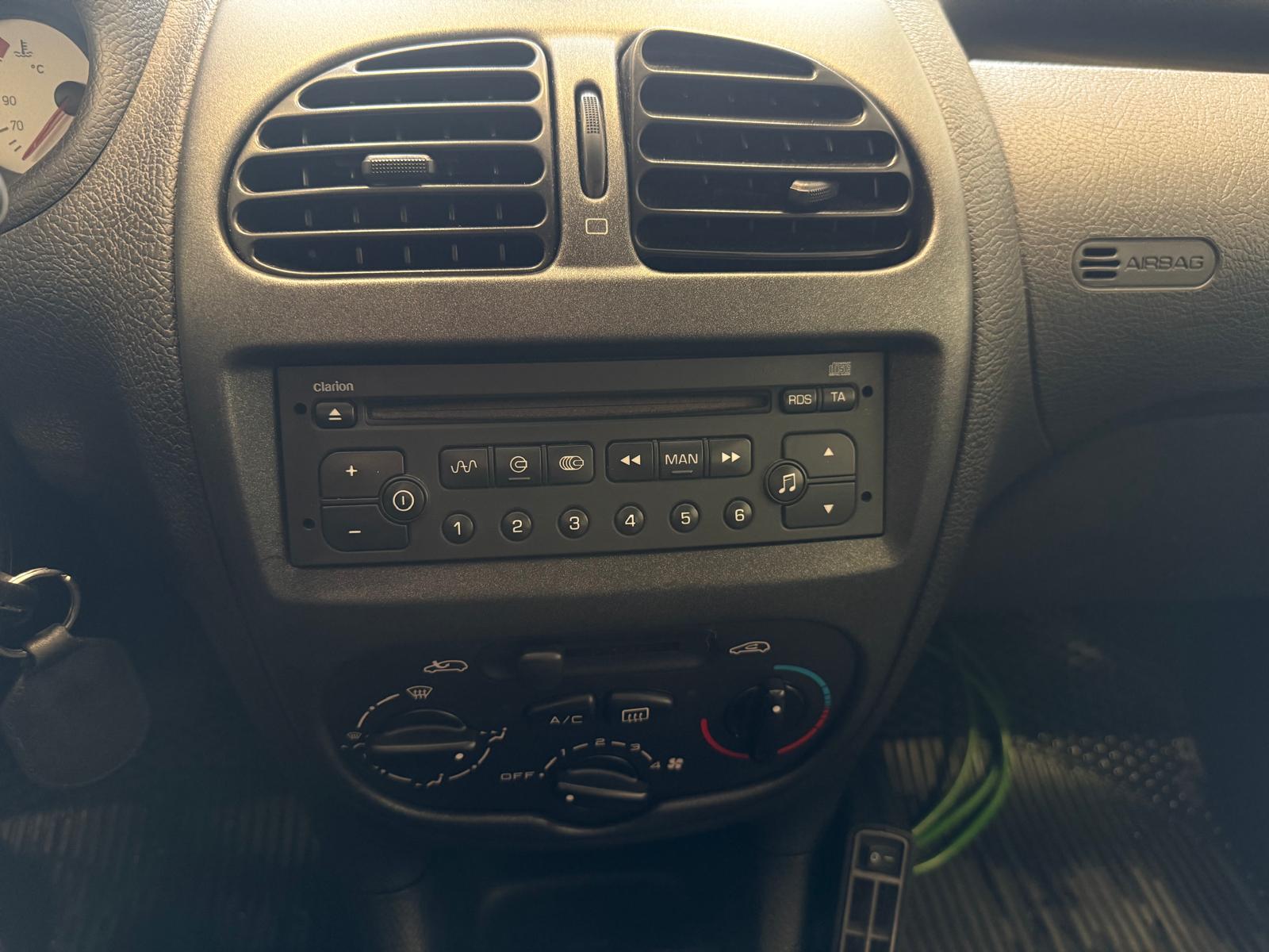 
								Peugeot 206 1,4 SE SW full									