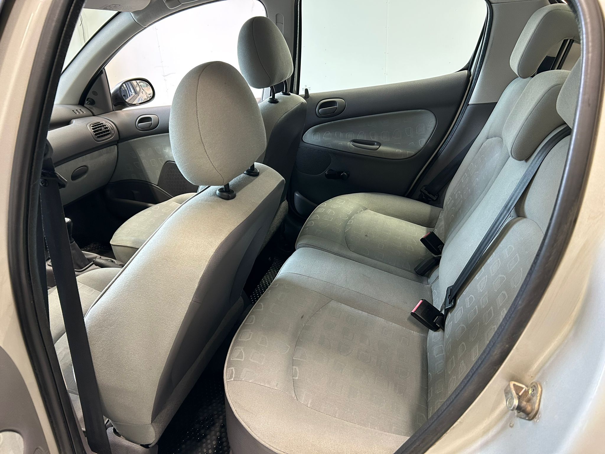 
								Peugeot 206 S-Edition 1.4 full									