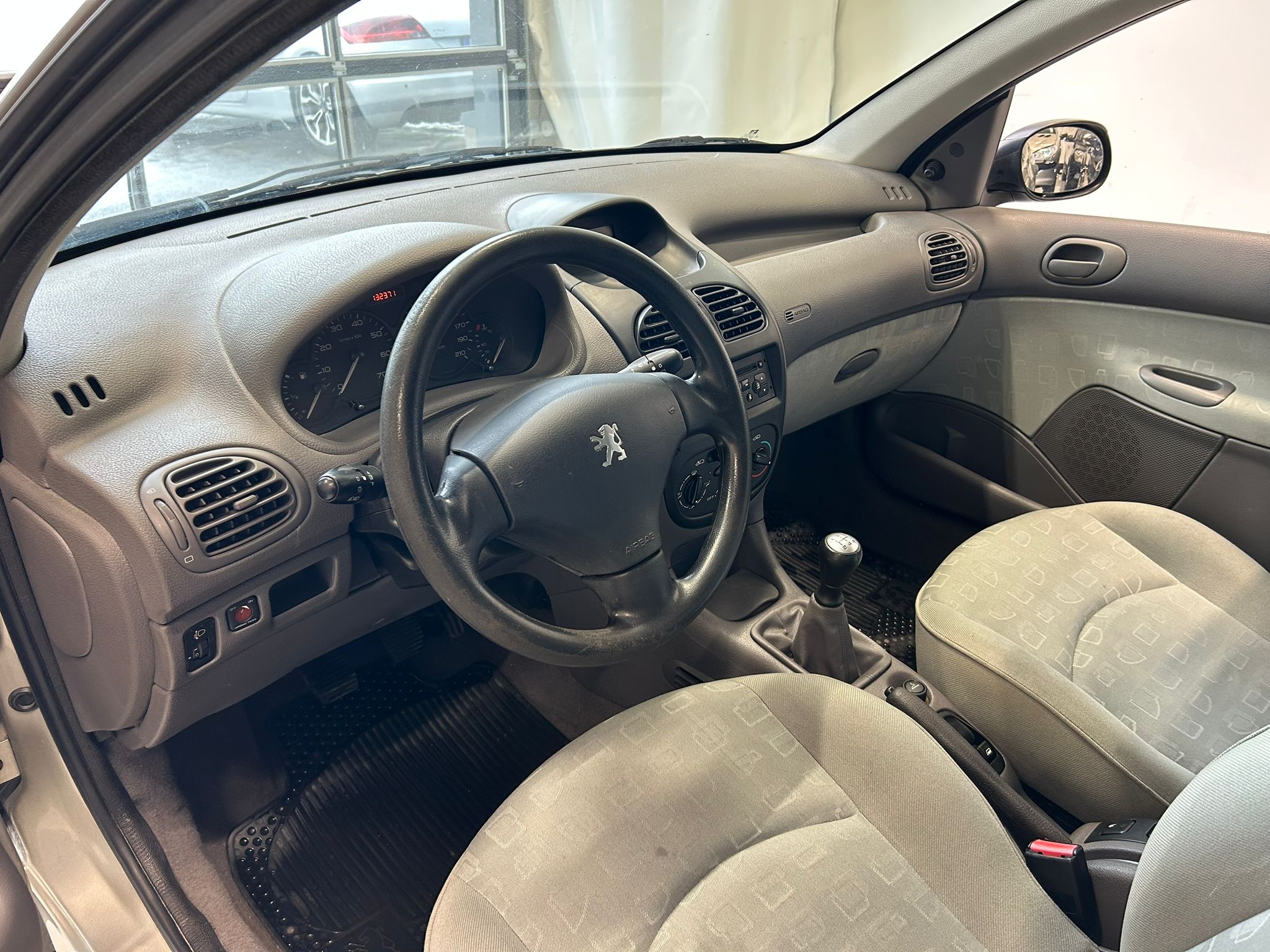 
								Peugeot 206 S-Edition 1.4 full									