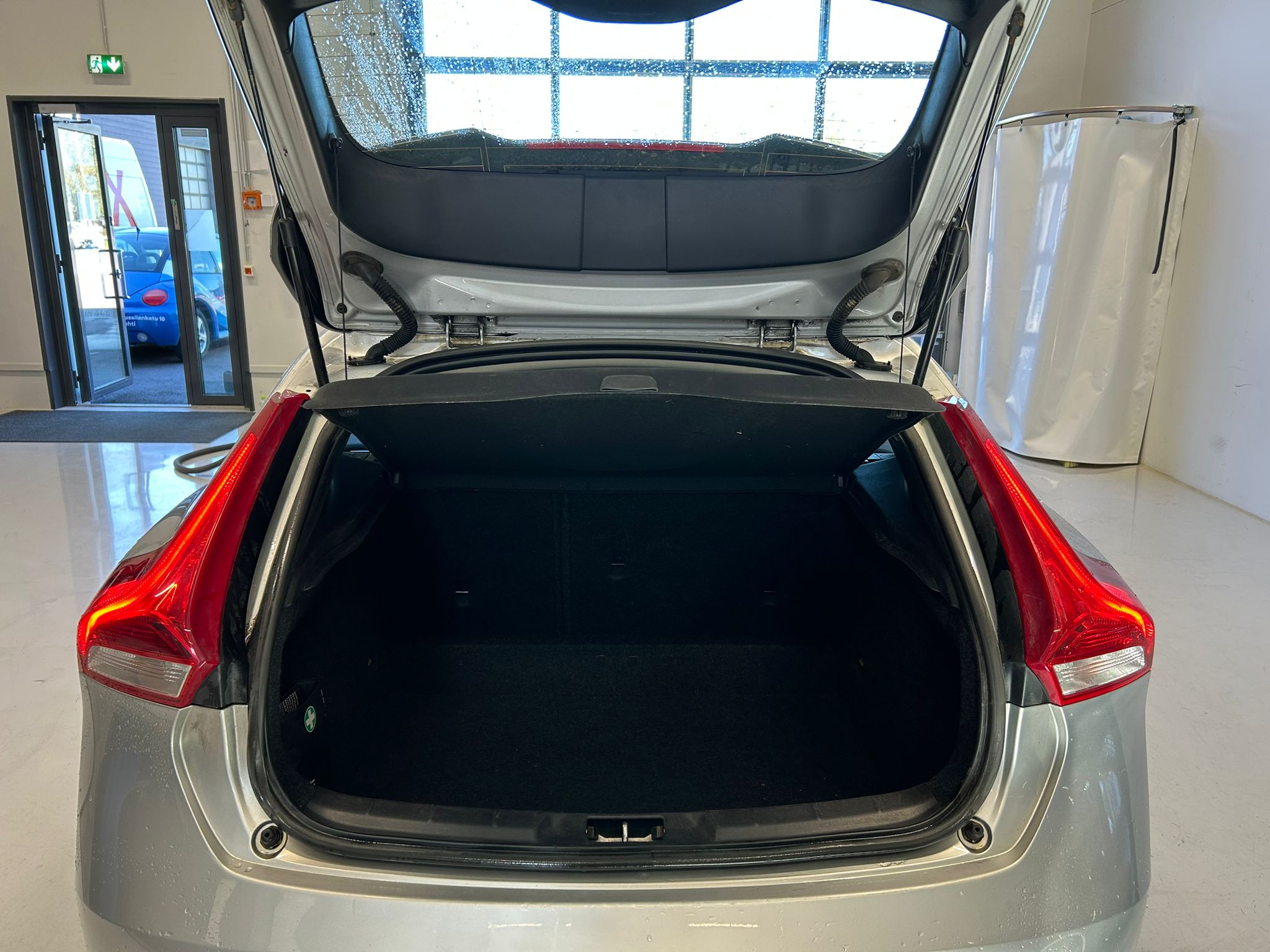 
								Volvo V40 D2 Business aut full									