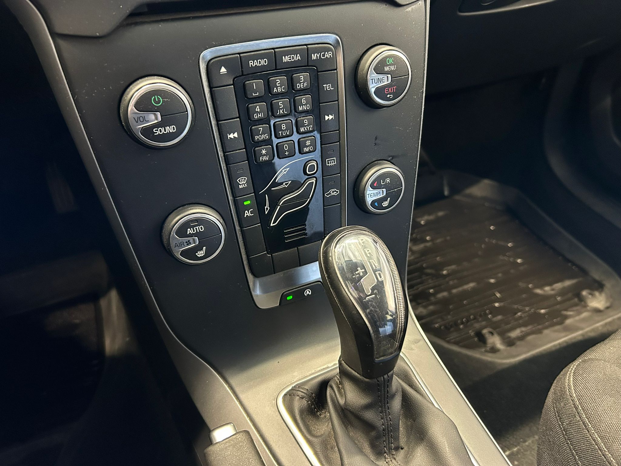 
								Volvo V40 D2 Business aut full									