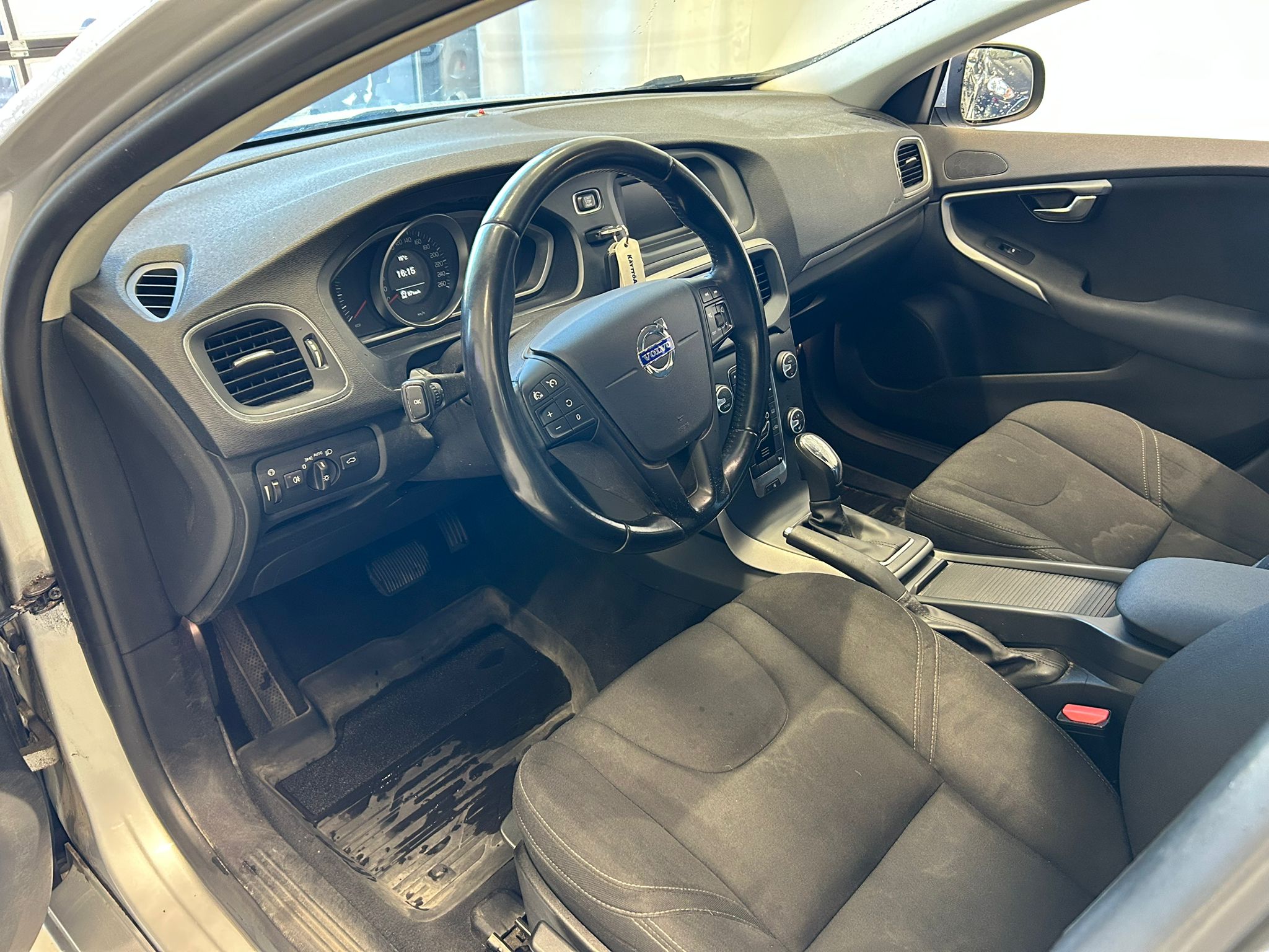 
								Volvo V40 D2 Business aut full									