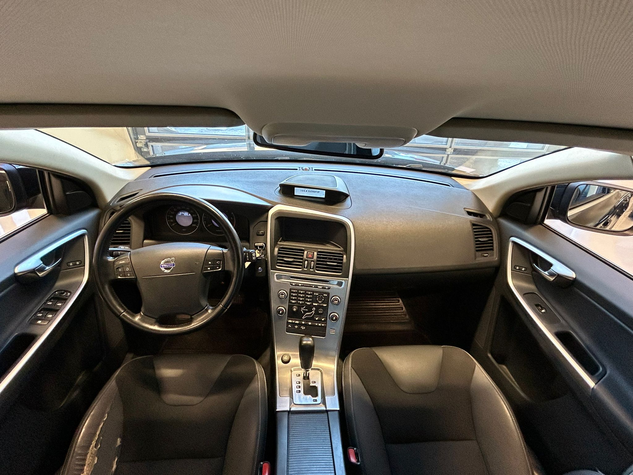 
								Volvo XC60 D5 2,4D AWD Momentum aut full									
