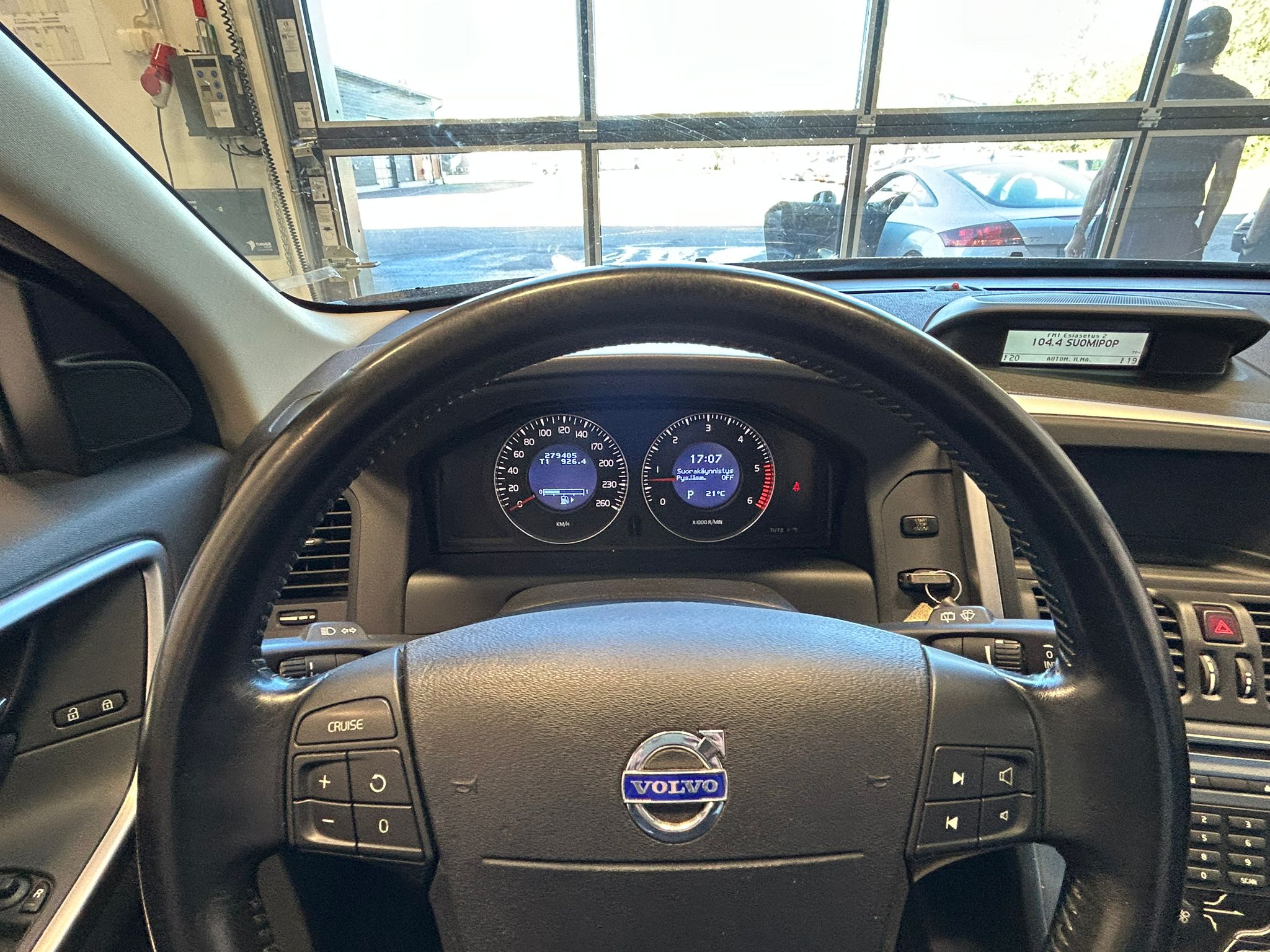 
								Volvo XC60 D5 2,4D AWD Momentum aut full									