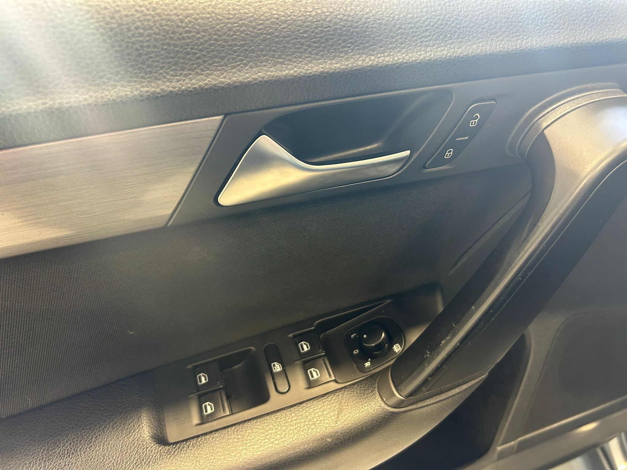 
								Volkswagen Passat Variant Comfortline 1,6 TDI 77 kW (105 hv) BlueMotion Technology full									