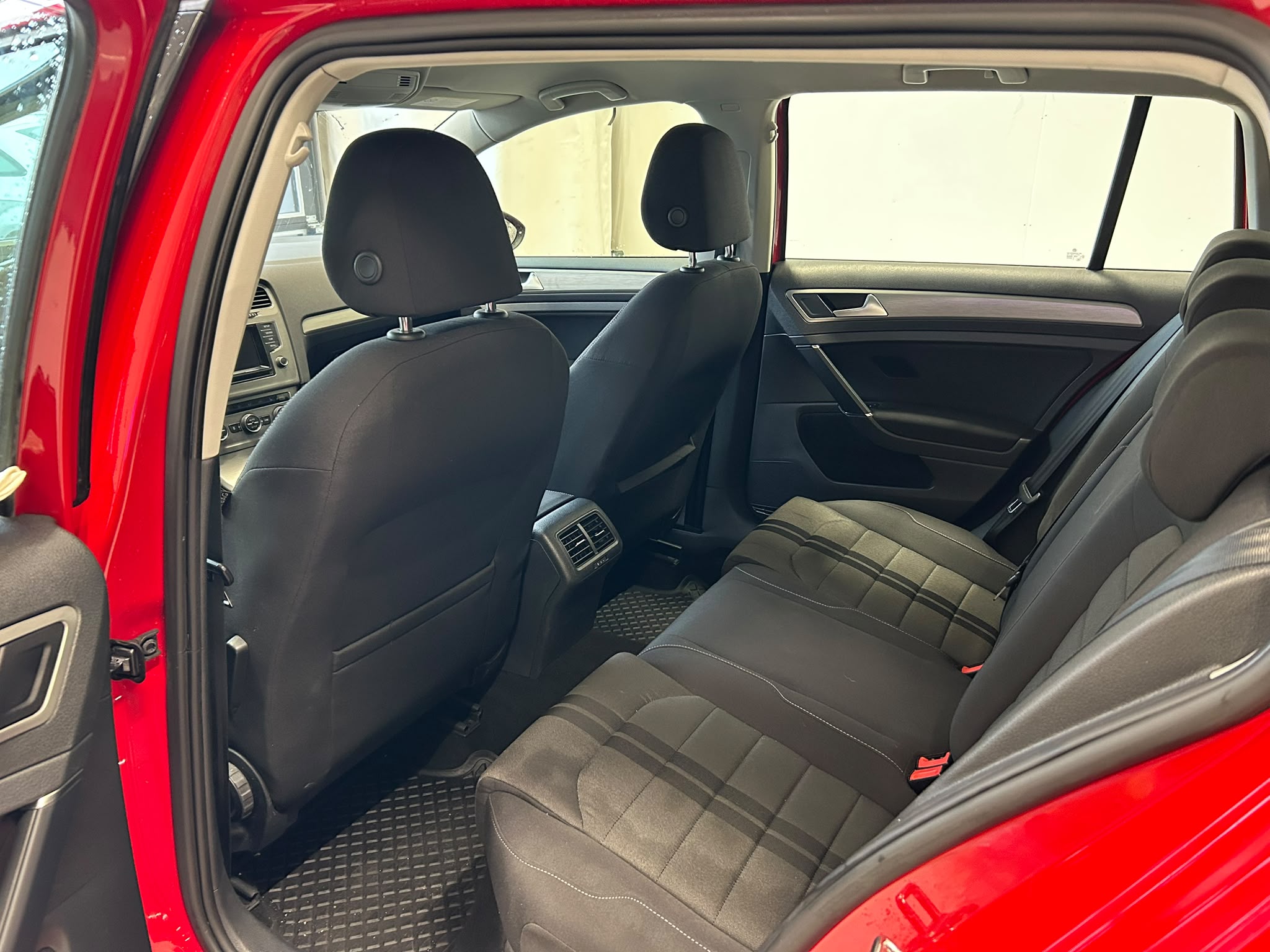 
								Volkswagen Golf 1,6 l, Diesel, 77 kW full									