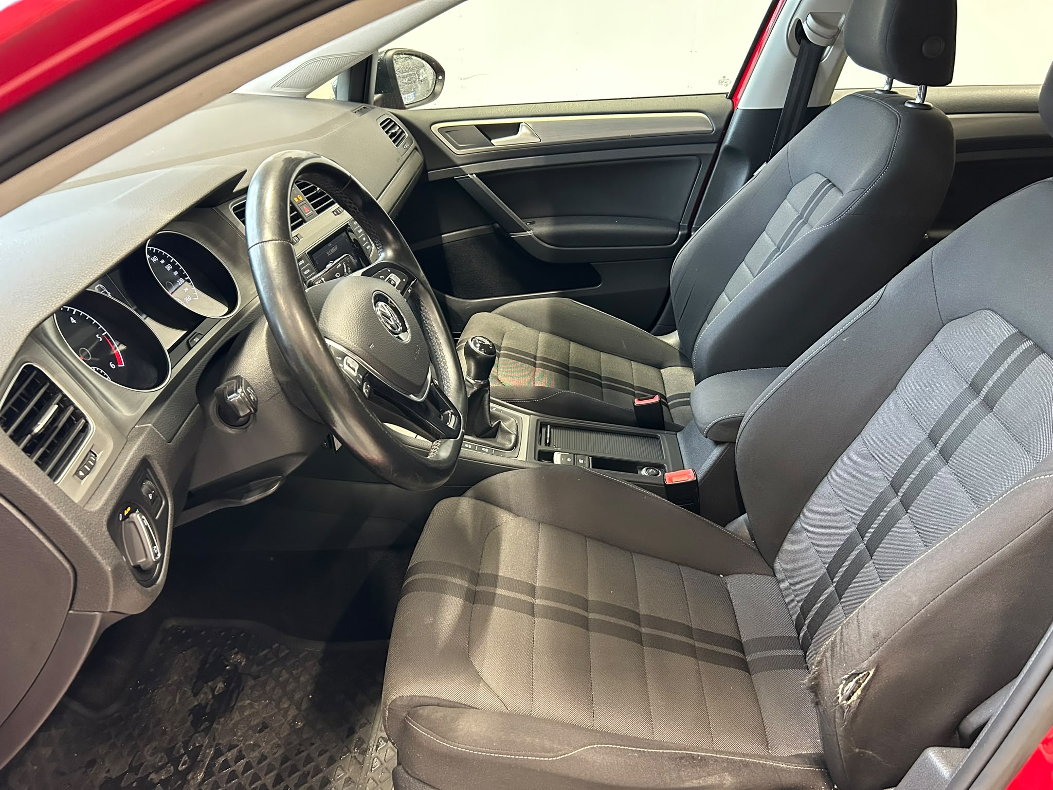 
								Volkswagen Golf 1,6 l, Diesel, 77 kW full									