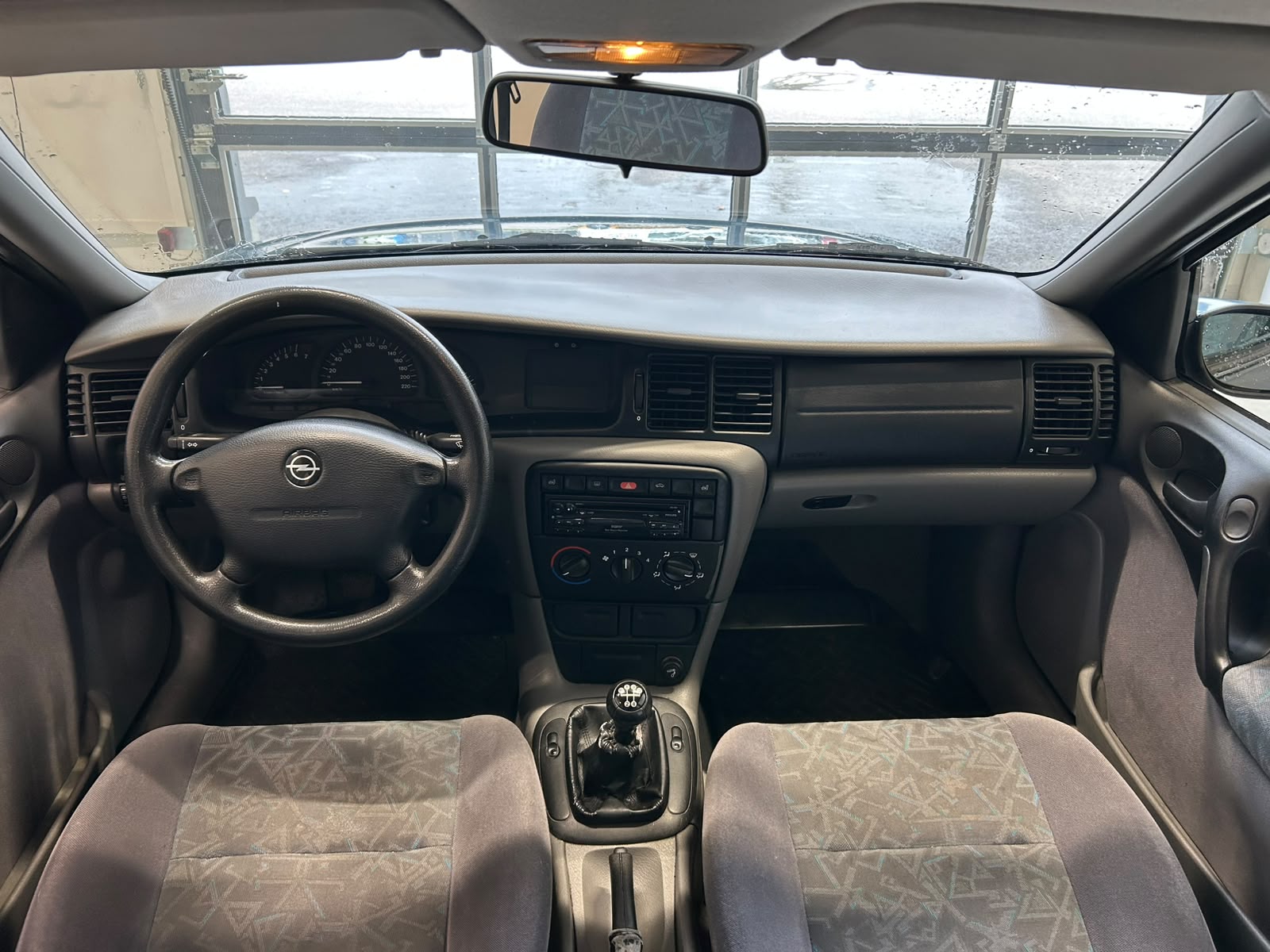 
								Opel Vectra 1,6i 16V CD ABS 5d full									