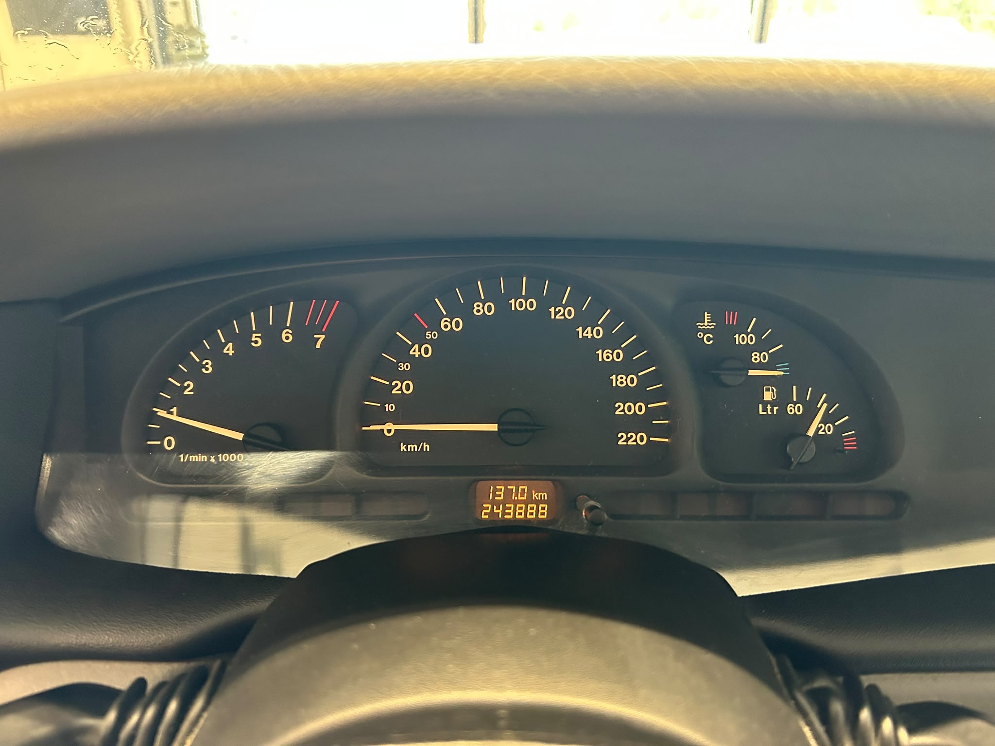 
								Opel Vectra 1,6i 16V CD ABS 5d full									