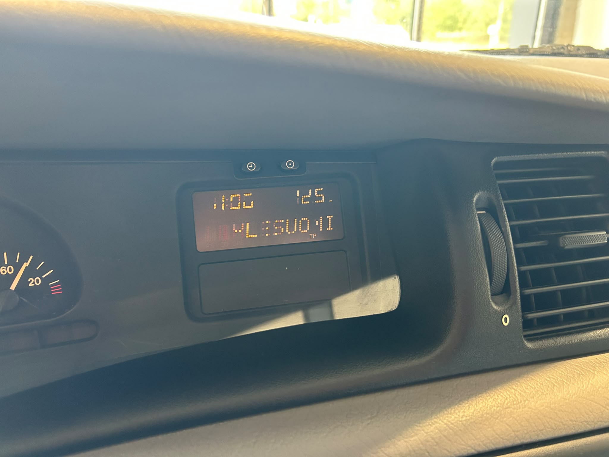 
								Opel Vectra 1,6i 16V CD ABS 5d full									