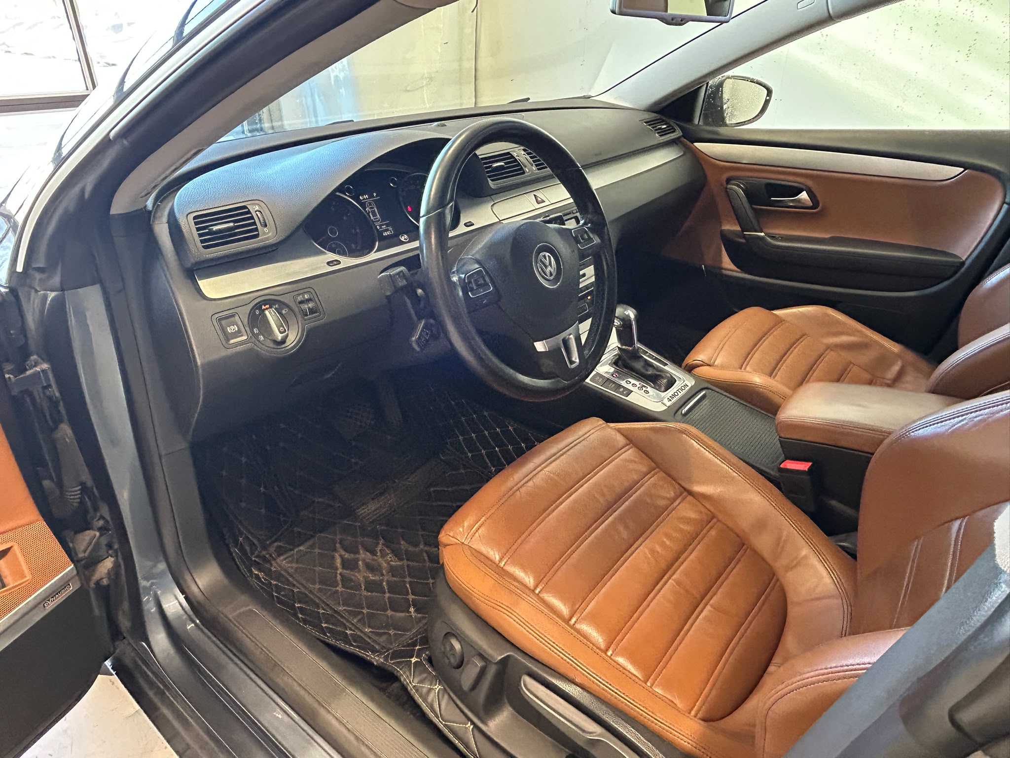 
								Volkswagen Passat CC 3,6 V6 220 kW 4MOTION DSG-aut.R-line full									