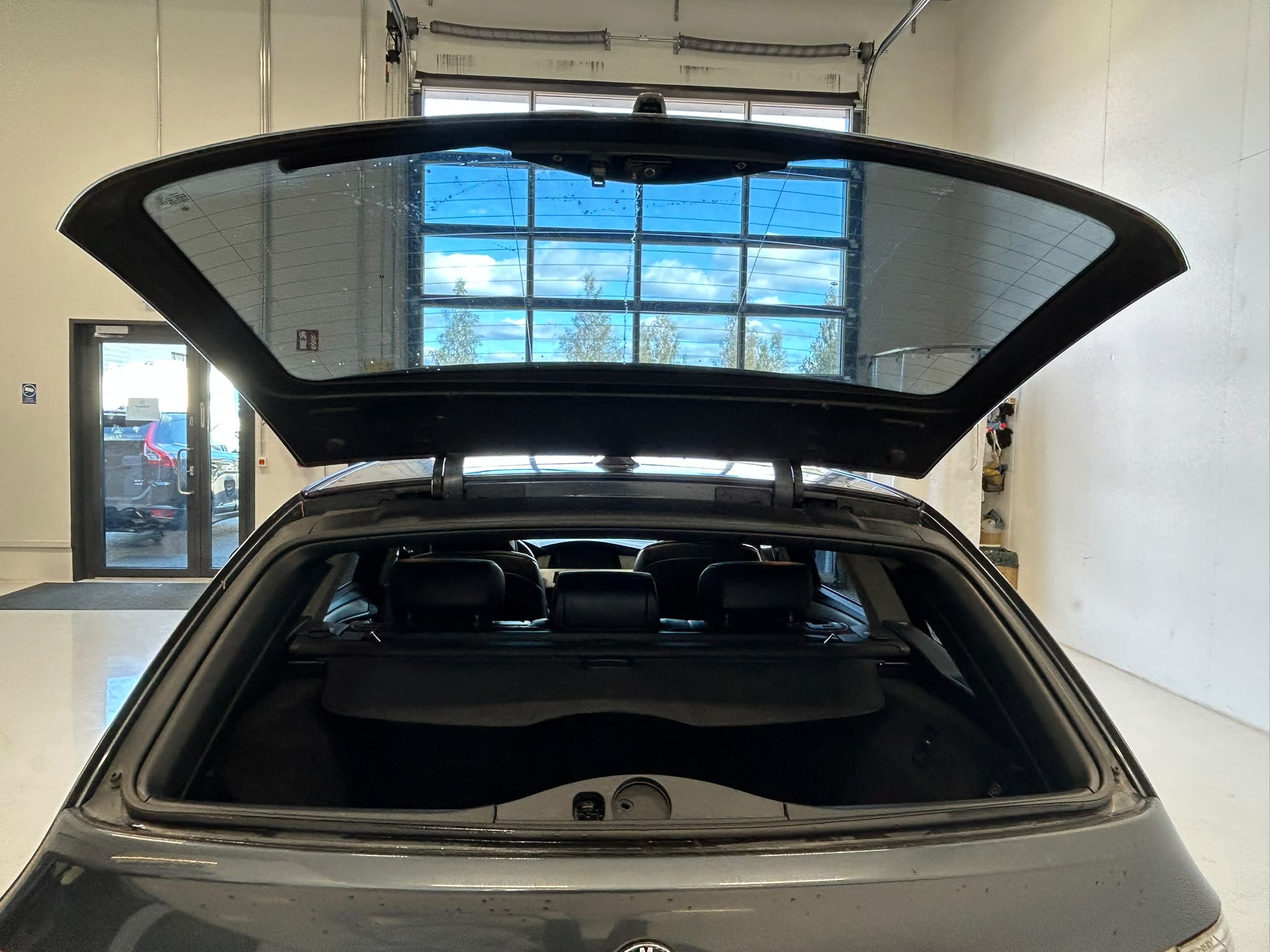
								BMW 535 E61 Touring LCI full									