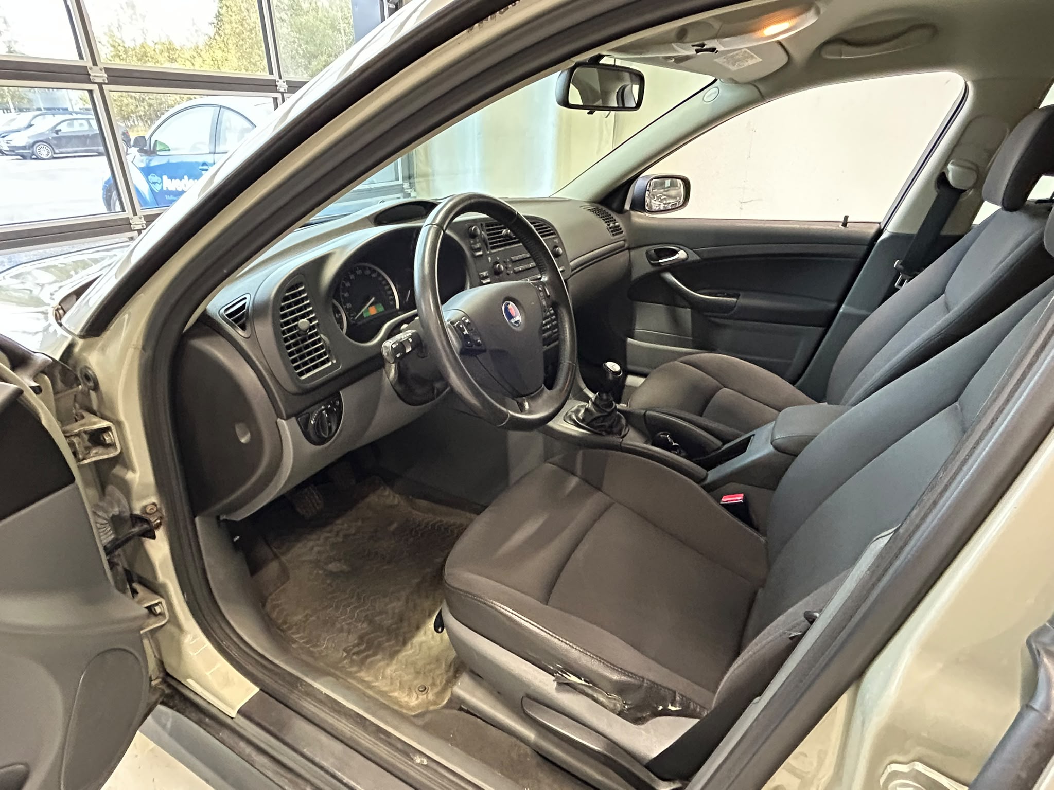 
								Saab 9-3 SportCombi 2.0T full									