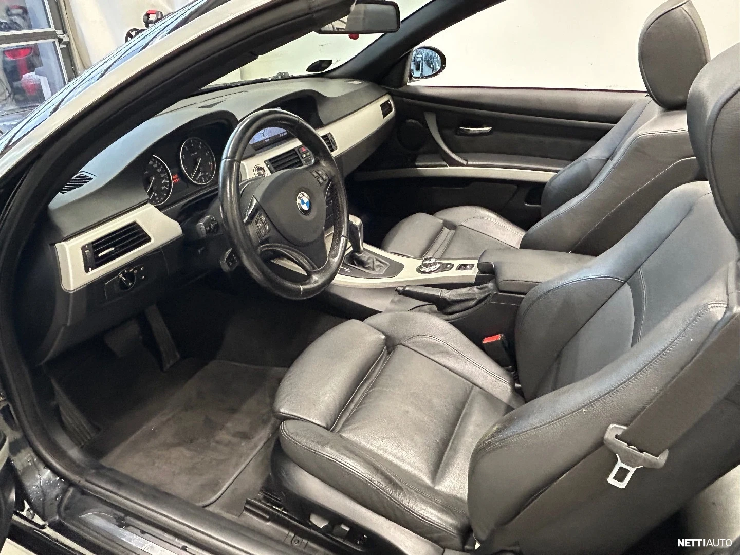 
								BMW 320 320iA E93 Cabrio full									