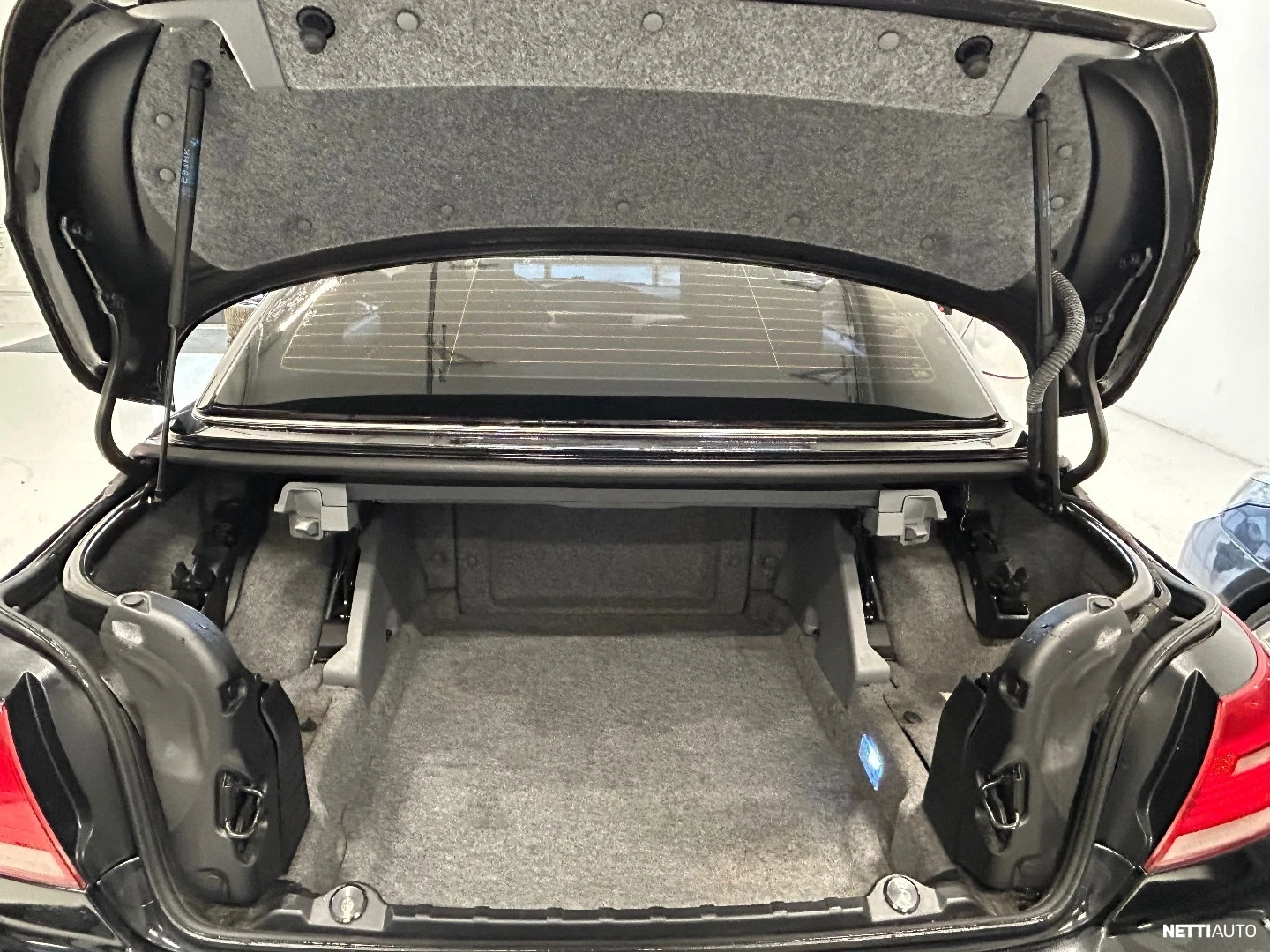 
								BMW 320 320iA E93 Cabrio full									