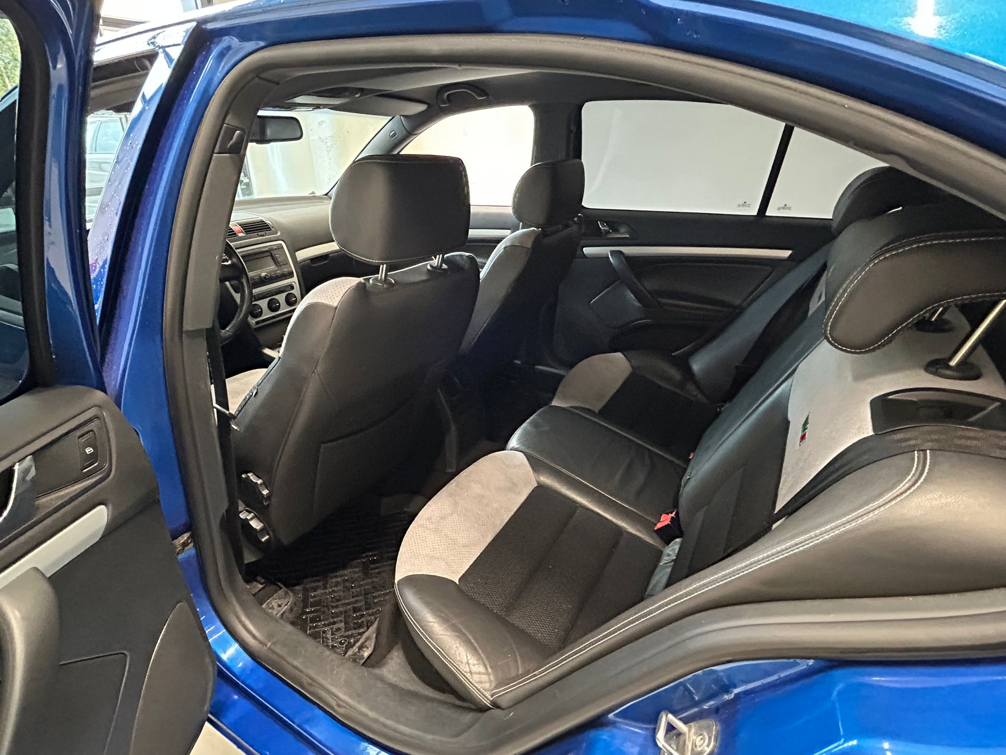 
								Skoda Octavia 2,0 TFSI RS full									