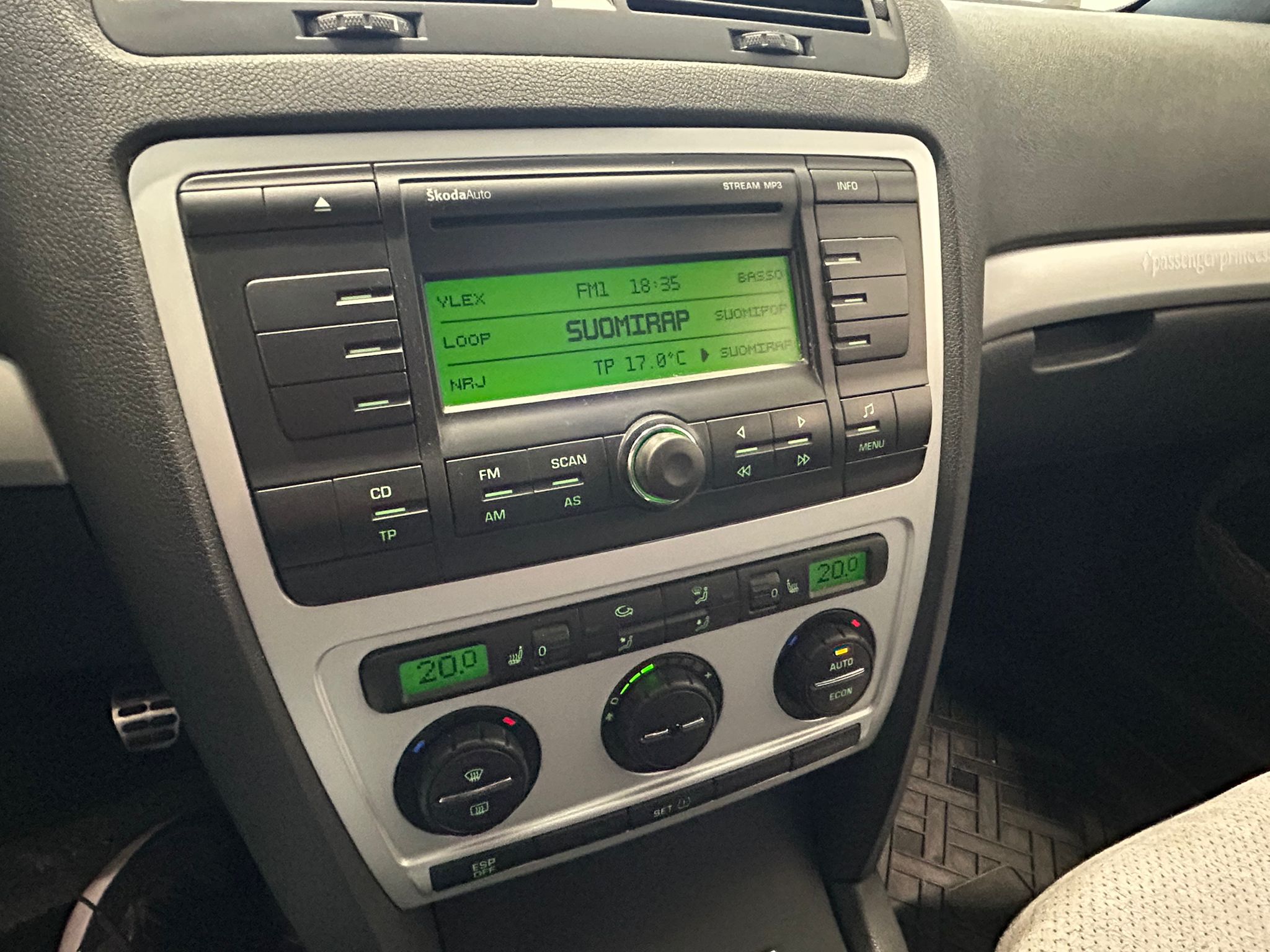 
								Skoda Octavia 2,0 TFSI RS full									