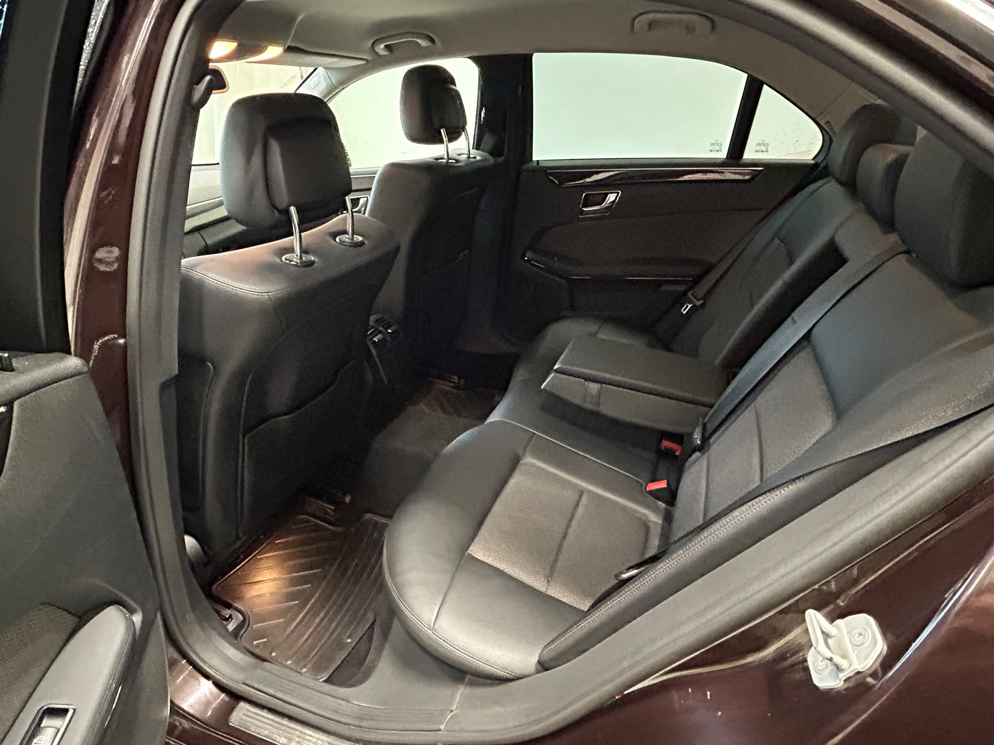 
								Mercedes-Benz E 250 CDI BlueEFFICIENCY 5G-Tronic Avantgarde full									