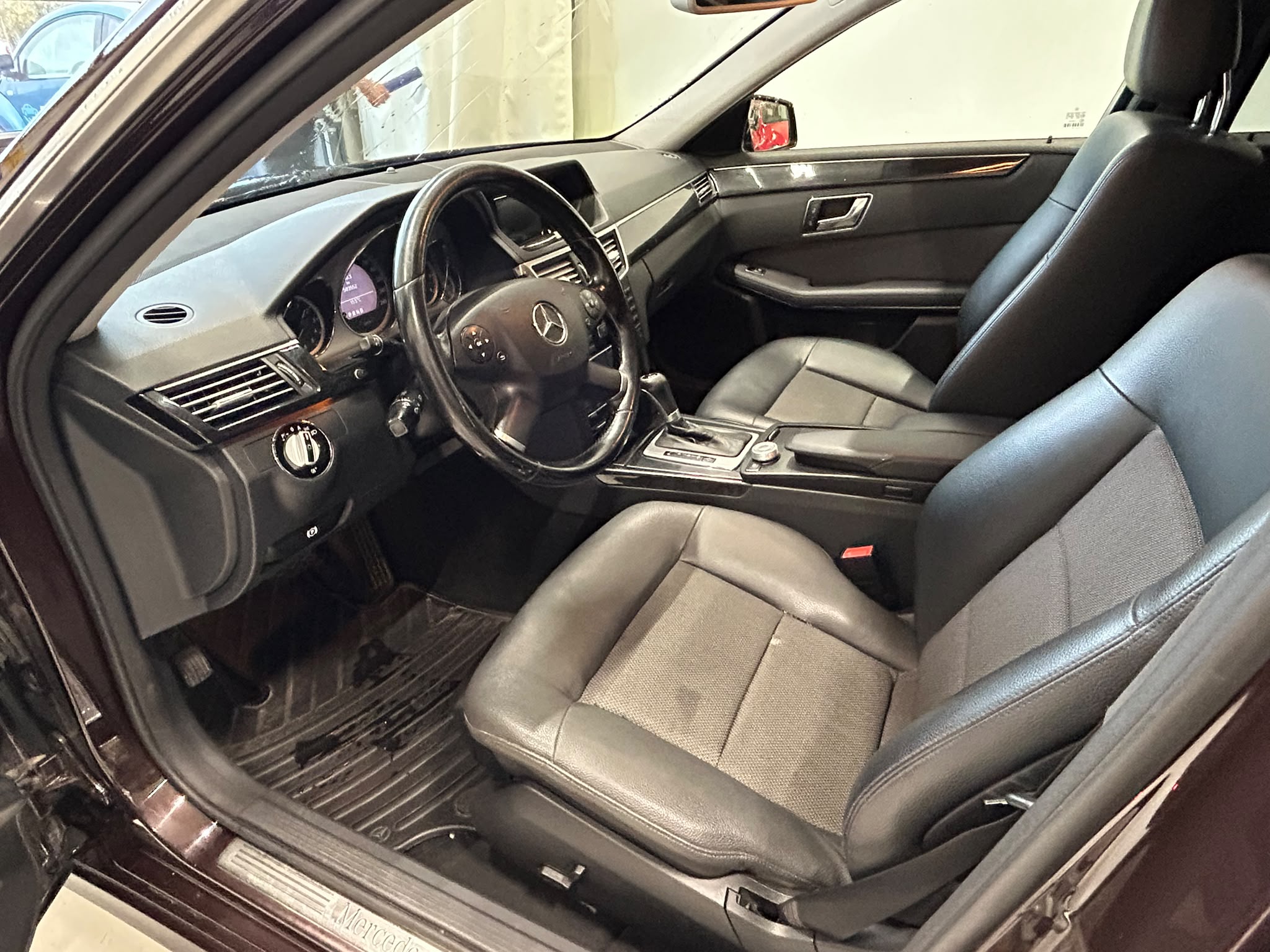 
								Mercedes-Benz E 250 CDI BlueEFFICIENCY 5G-Tronic Avantgarde full									