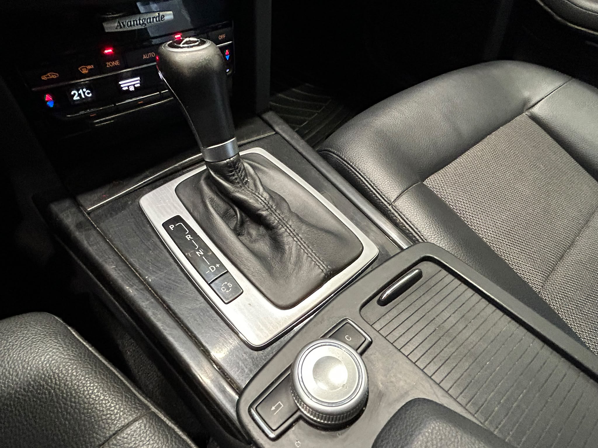 
								Mercedes-Benz E 250 CDI BlueEFFICIENCY 5G-Tronic Avantgarde full									