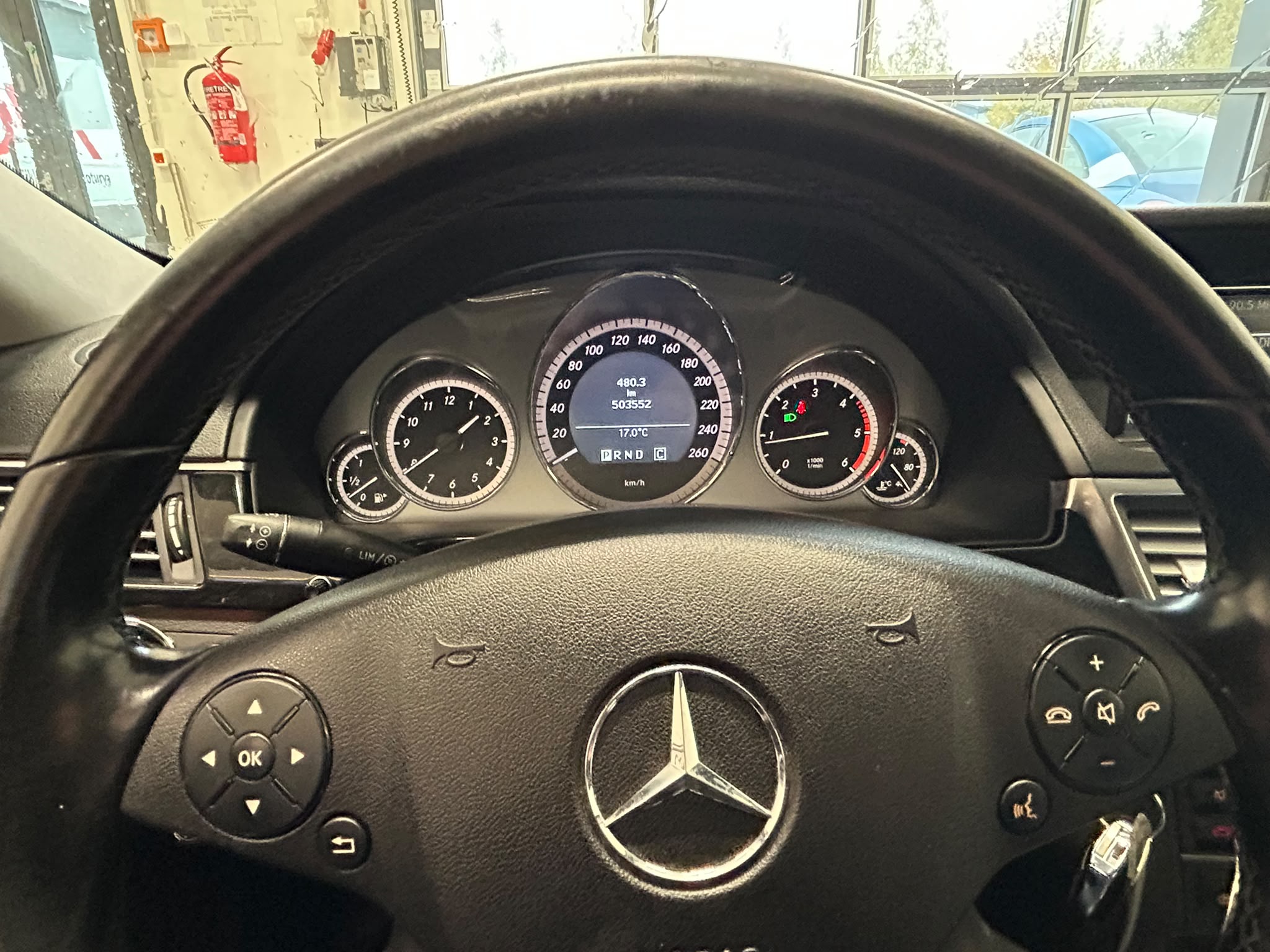 
								Mercedes-Benz E 250 CDI BlueEFFICIENCY 5G-Tronic Avantgarde full									