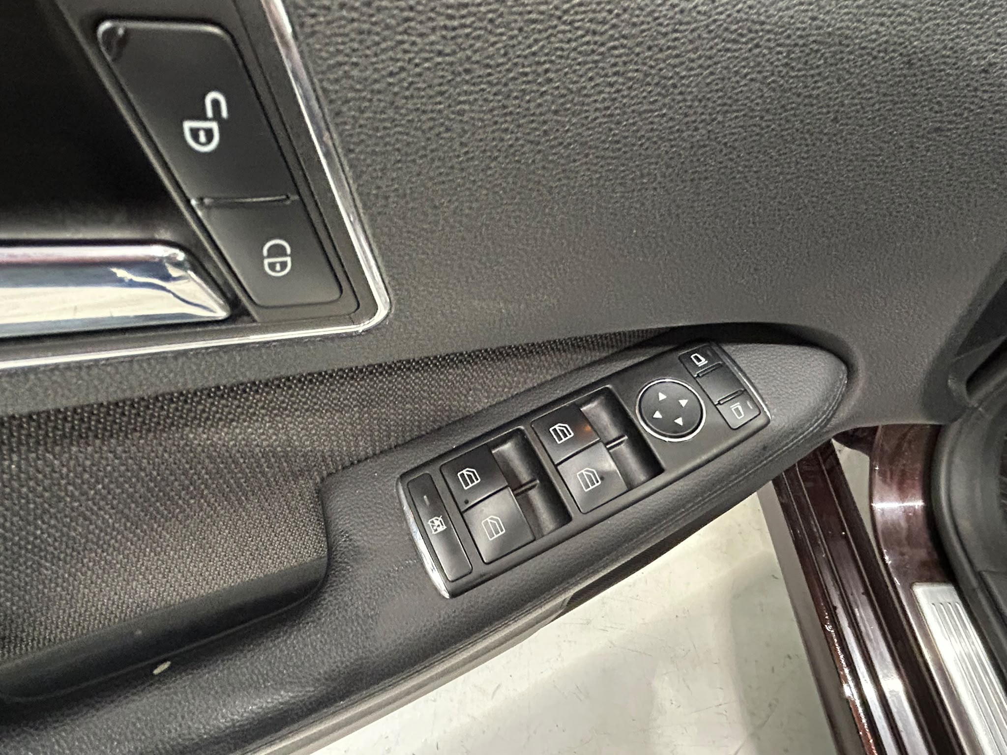 
								Mercedes-Benz E 250 CDI BlueEFFICIENCY 5G-Tronic Avantgarde full									