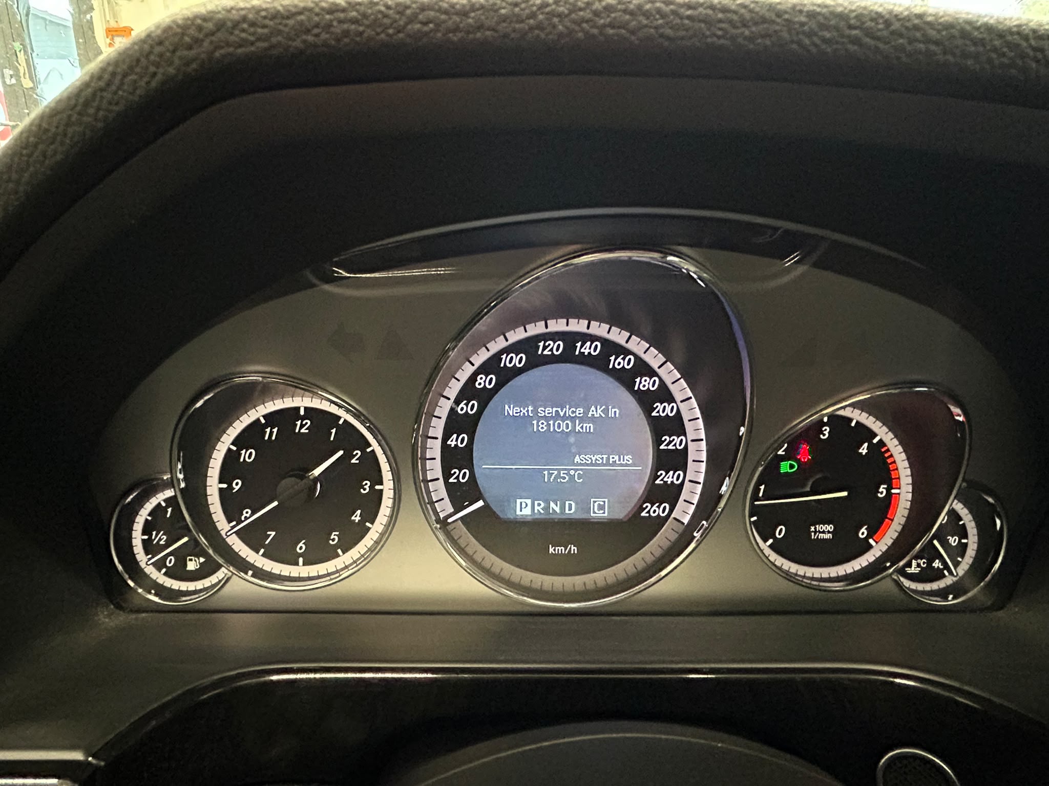 
								Mercedes-Benz E 250 CDI BlueEFFICIENCY 5G-Tronic Avantgarde full									