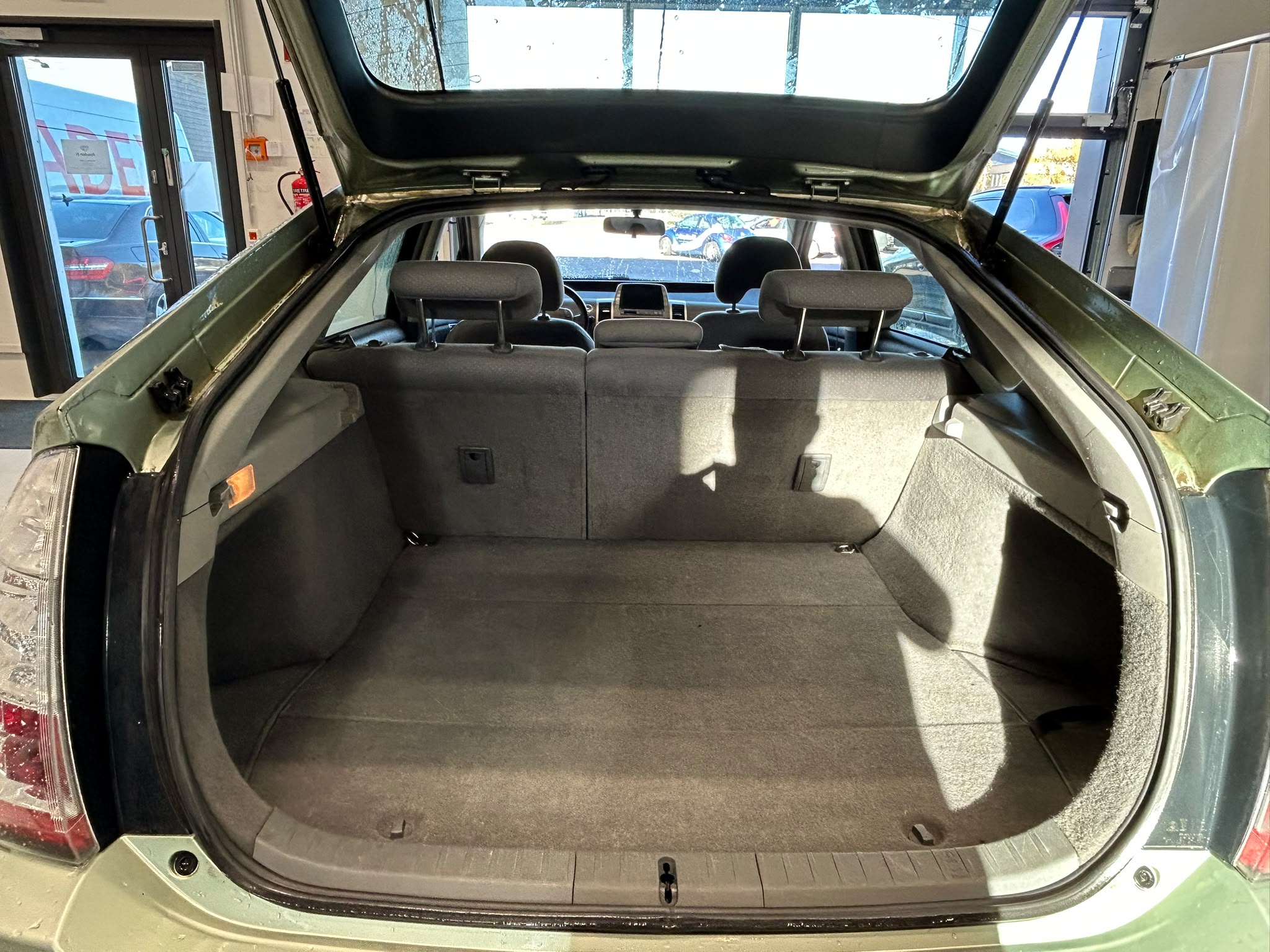 
								Toyota Prius HSD Executive 2 5ov full									