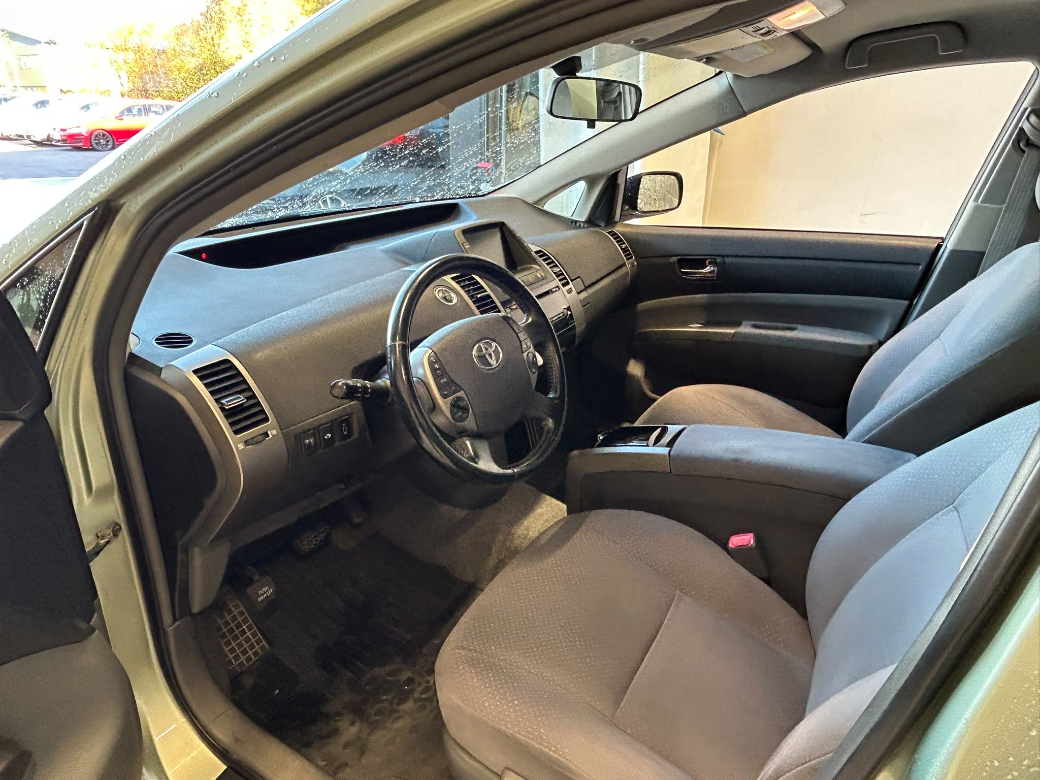 
								Toyota Prius HSD Executive 2 5ov full									