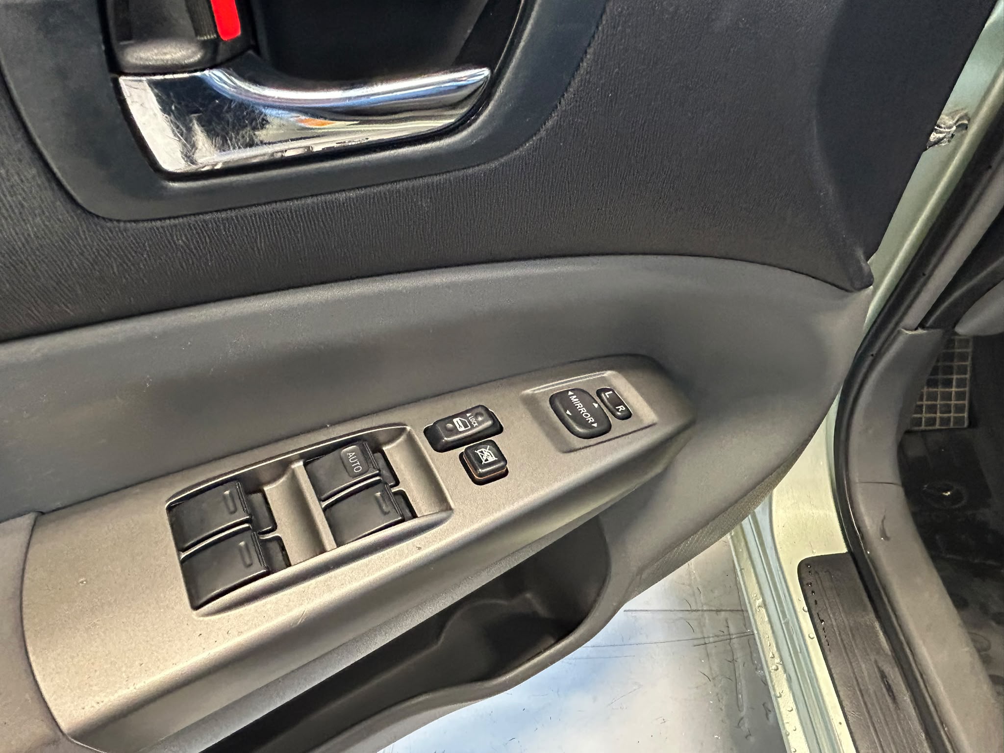 
								Toyota Prius HSD Executive 2 5ov full									
