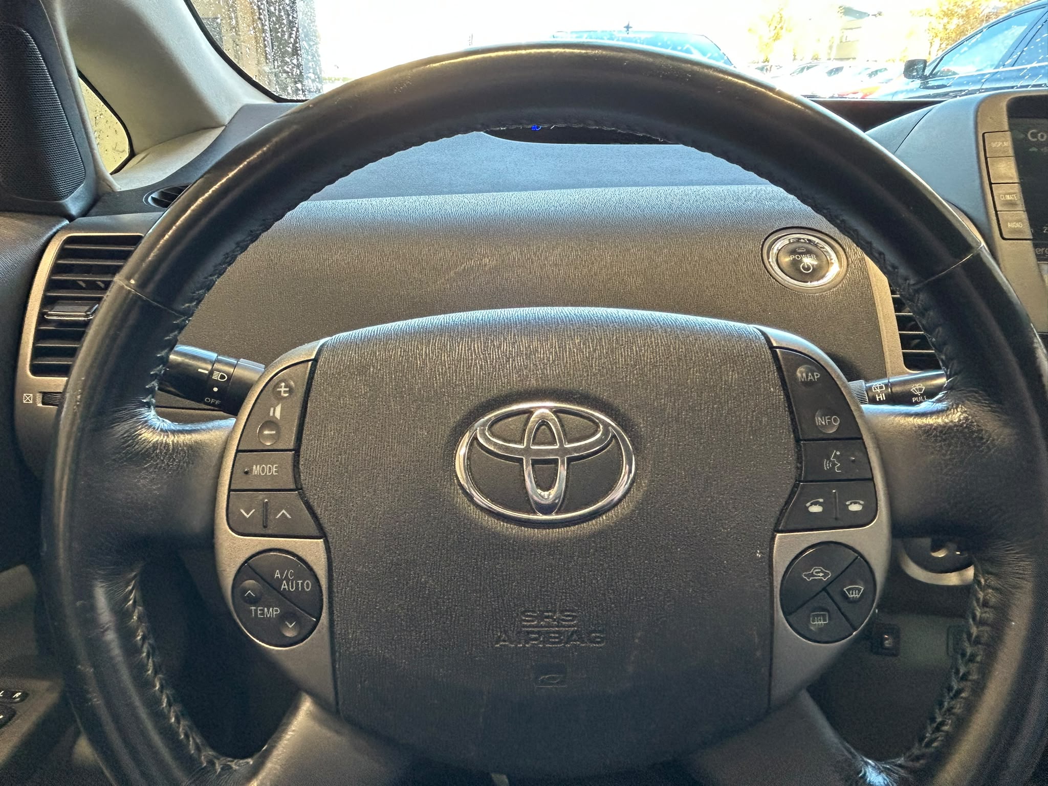 
								Toyota Prius HSD Executive 2 5ov full									