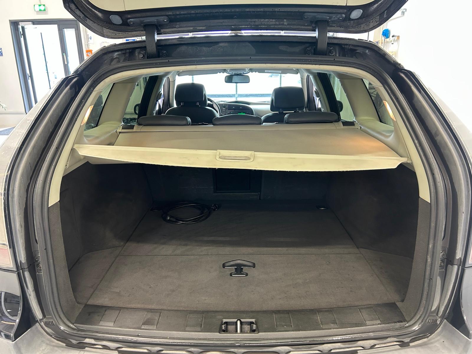 
								Saab 9-3 Aero 2,8T, Vakionopeudensäädin, Puolinahat, Ajotietokone full									
