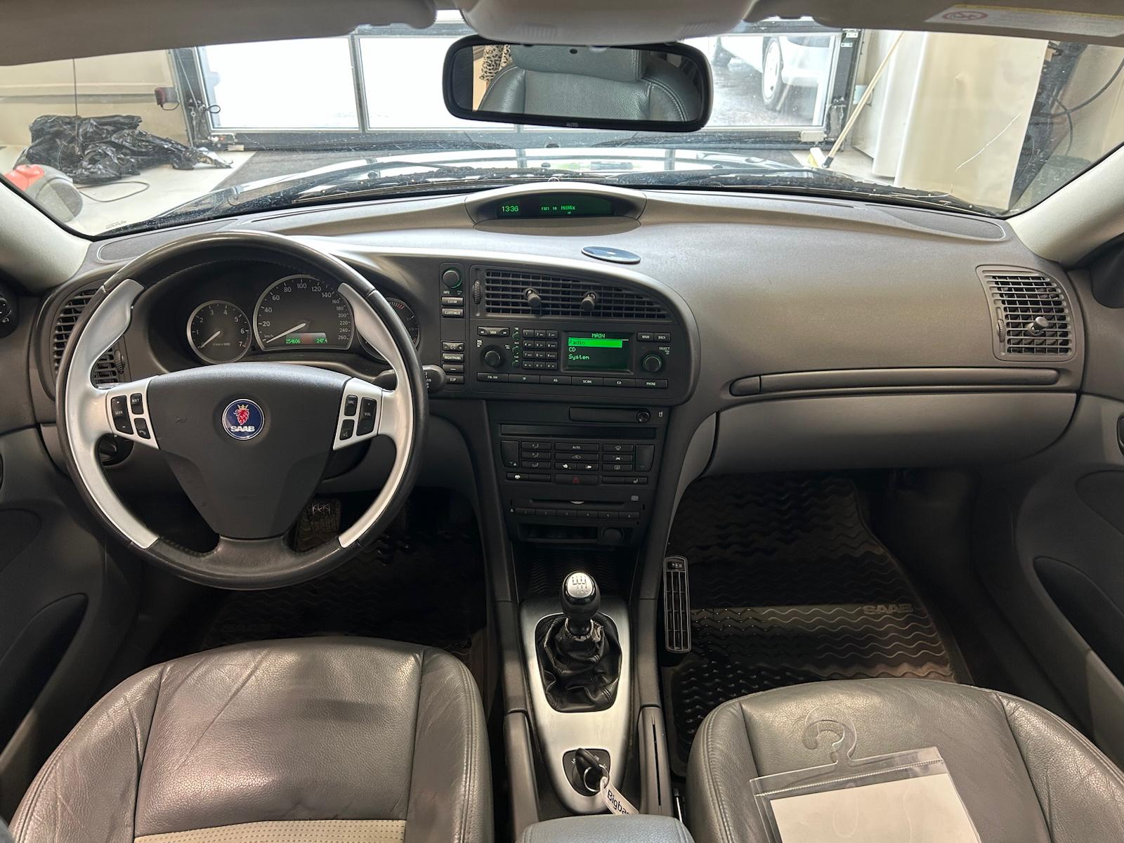 
								Saab 9-3 Aero 2,8T, Vakionopeudensäädin, Puolinahat, Ajotietokone full									