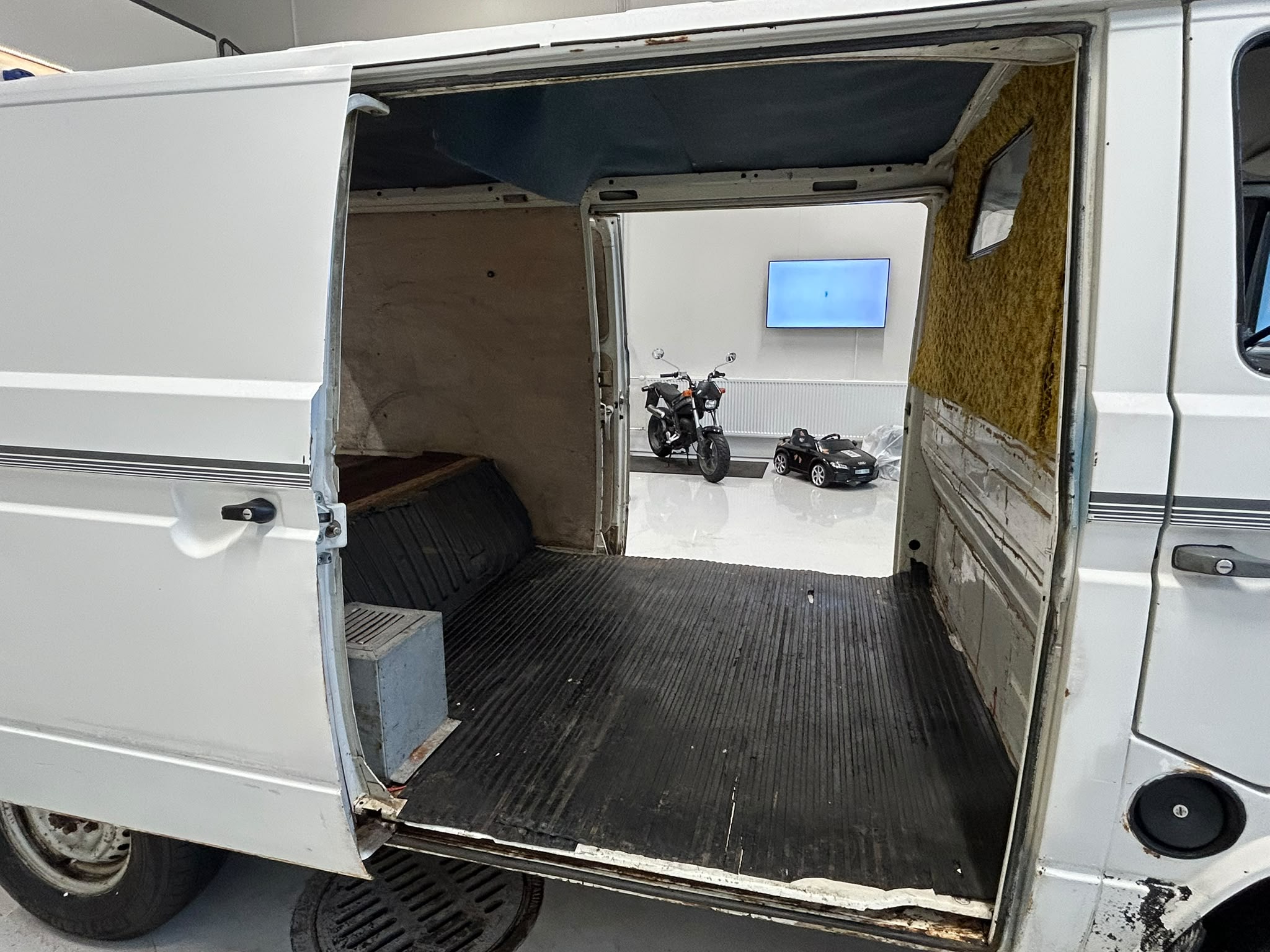 
								Volkswagen Transporter 1.6 TD full									