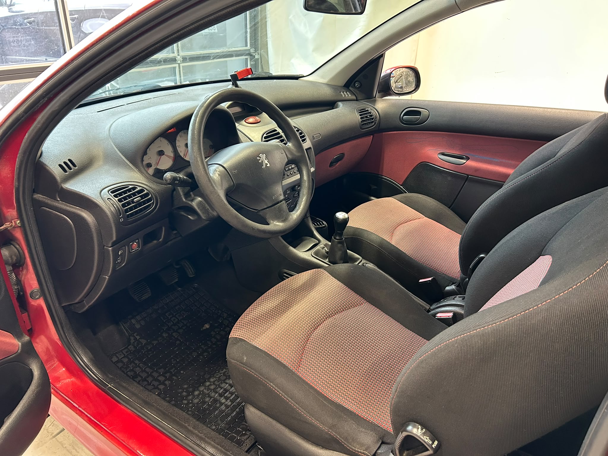 
								Peugeot 206 Trendy 1,4 3-ov full									