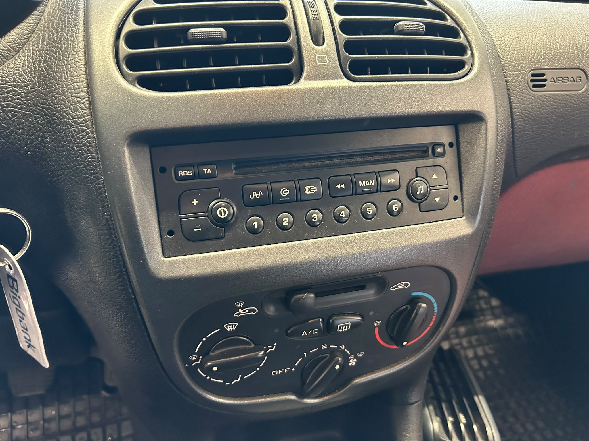 
								Peugeot 206 Trendy 1,4 3-ov full									