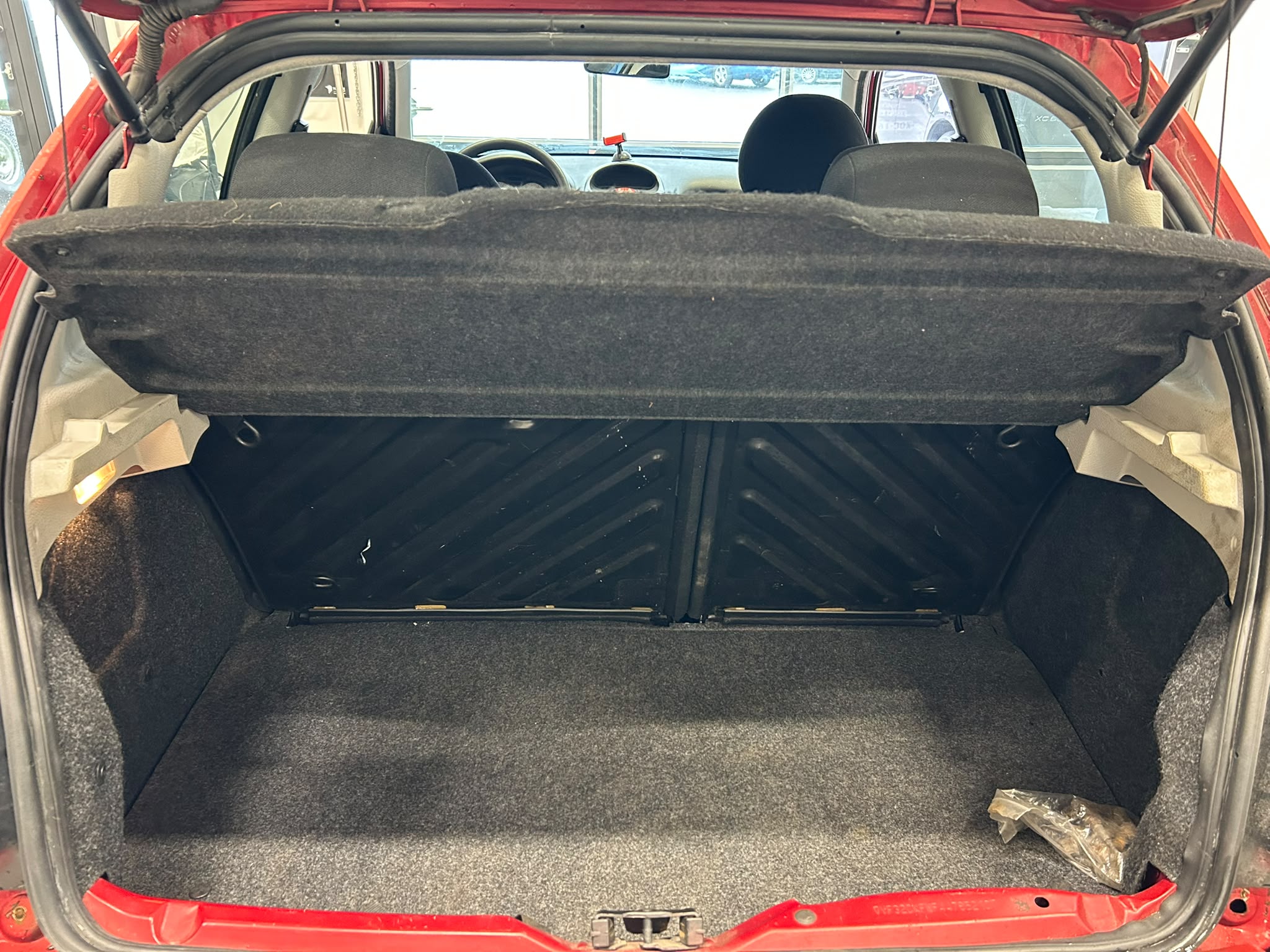 
								Peugeot 206 Trendy 1,4 3-ov full									