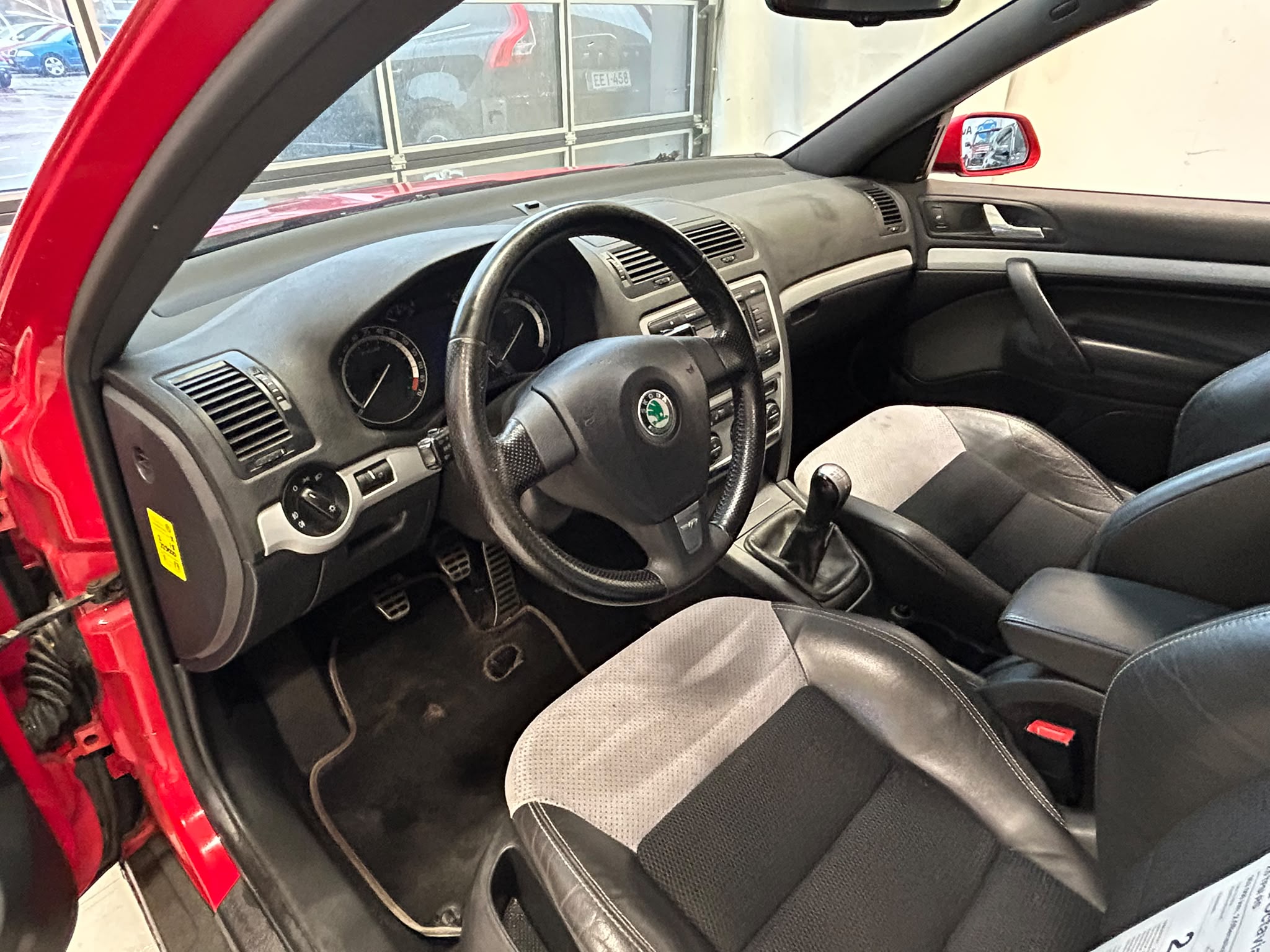 
								Skoda Octavia 2,0 TFSI RS full									